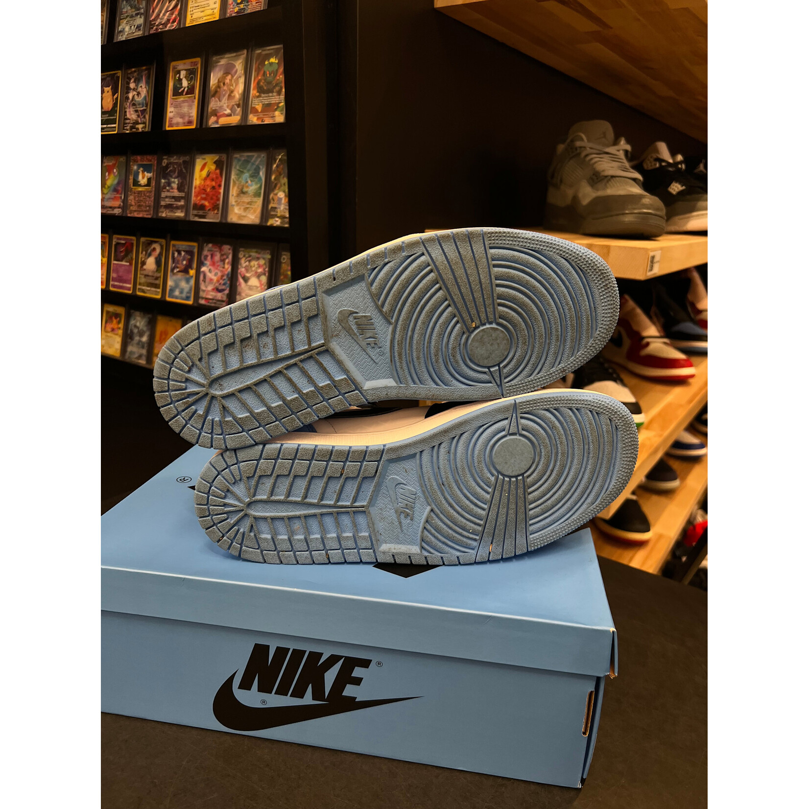 Jordan Jordan 1 Retro High OG UNC Toe Size 9.5, PREOWNED