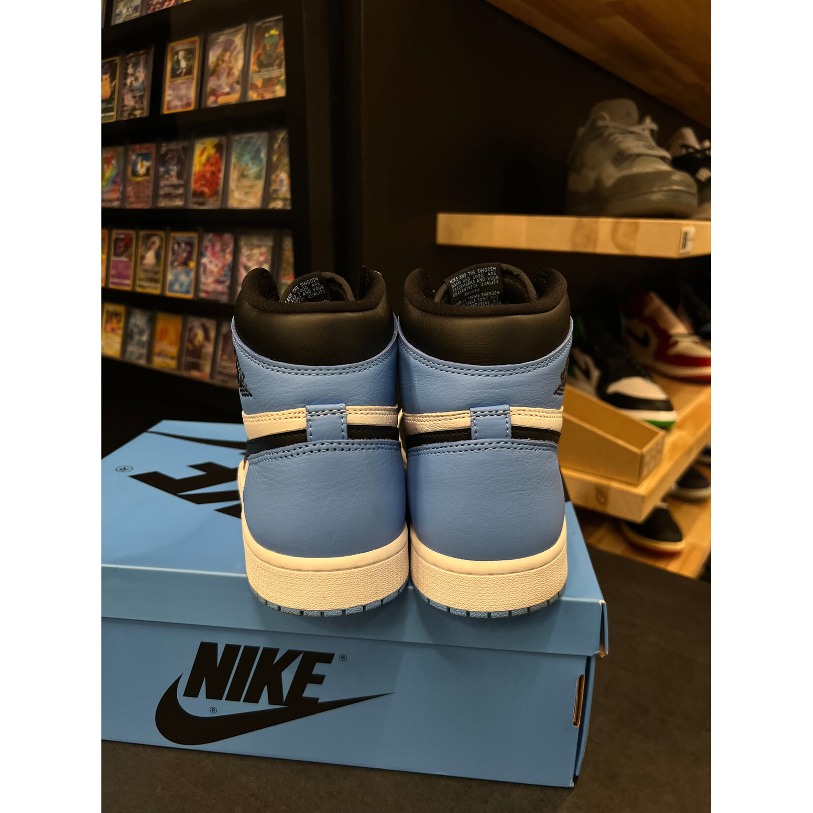 Jordan Jordan 1 Retro High OG UNC Toe Size 9.5, PREOWNED