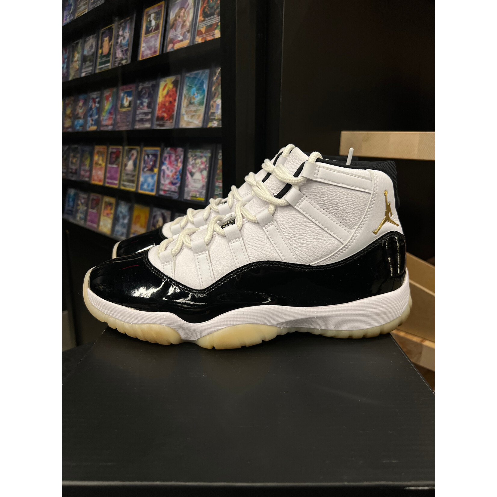 Jordan Jordan 11 Retro DMP Gratitude (2023) Size 10, PREOWNED