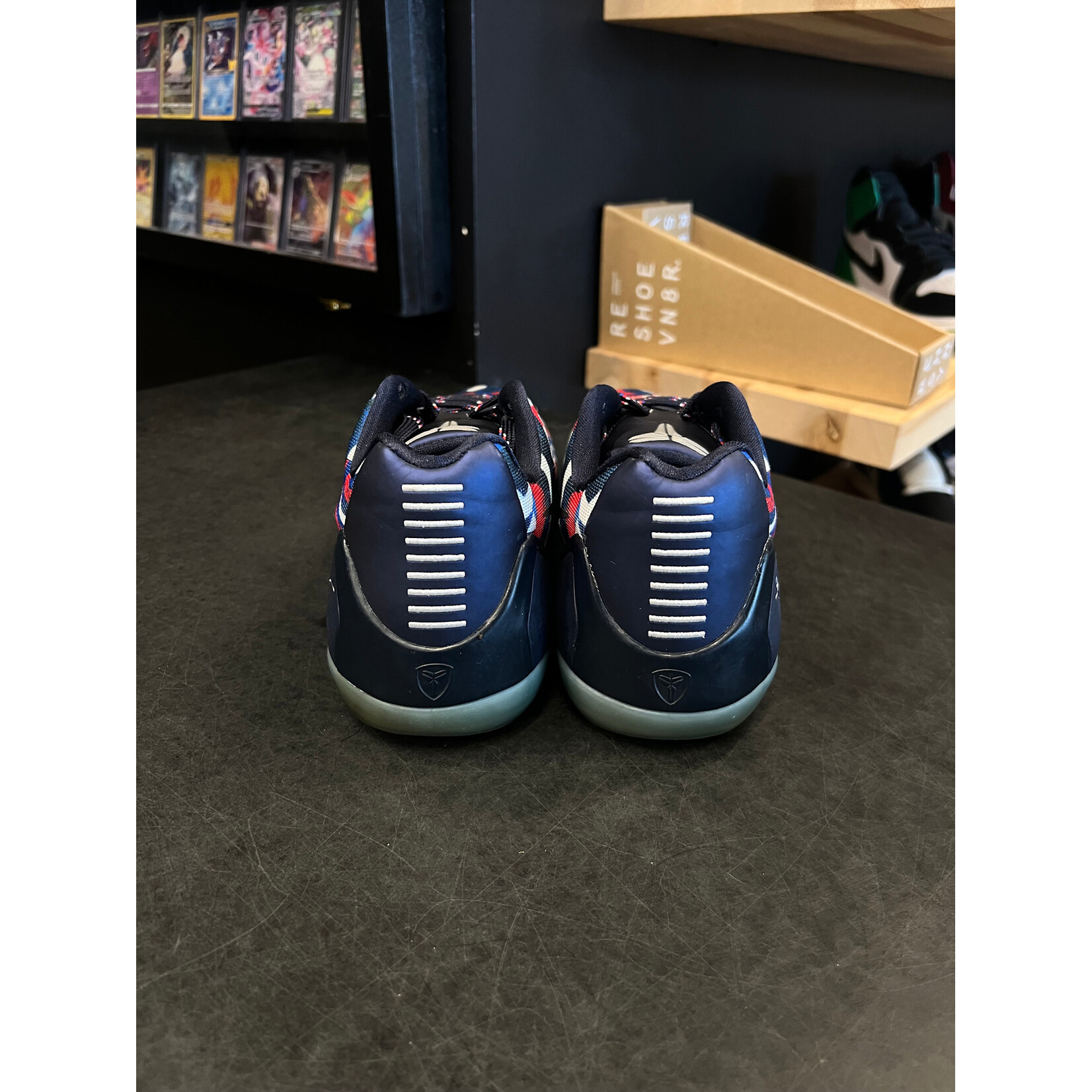 Nike Nike Kobe 9 EM Low Indpendence Day Size 8.5, PREOWNED