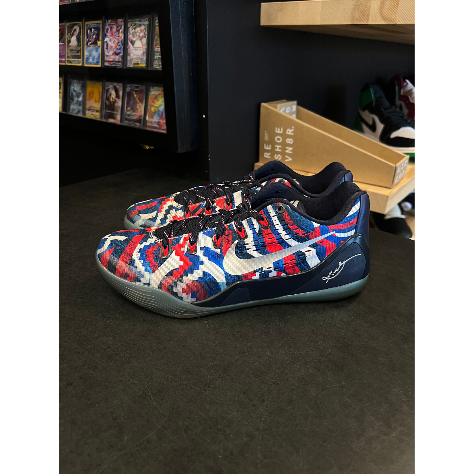 Nike Nike Kobe 9 EM Low Indpendence Day Size 8.5, PREOWNED