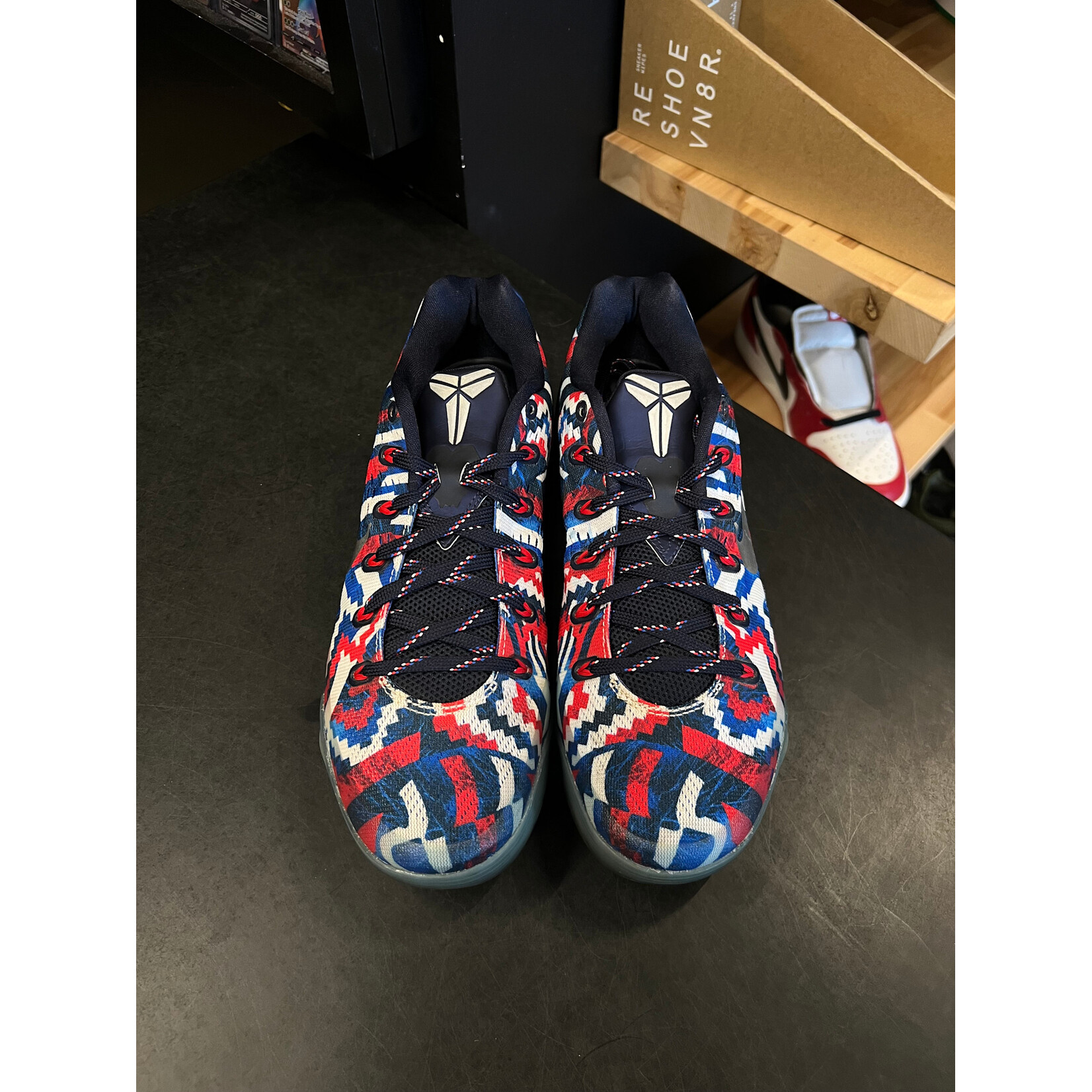 Nike Nike Kobe 9 EM Low Indpendence Day Size 8.5, PREOWNED