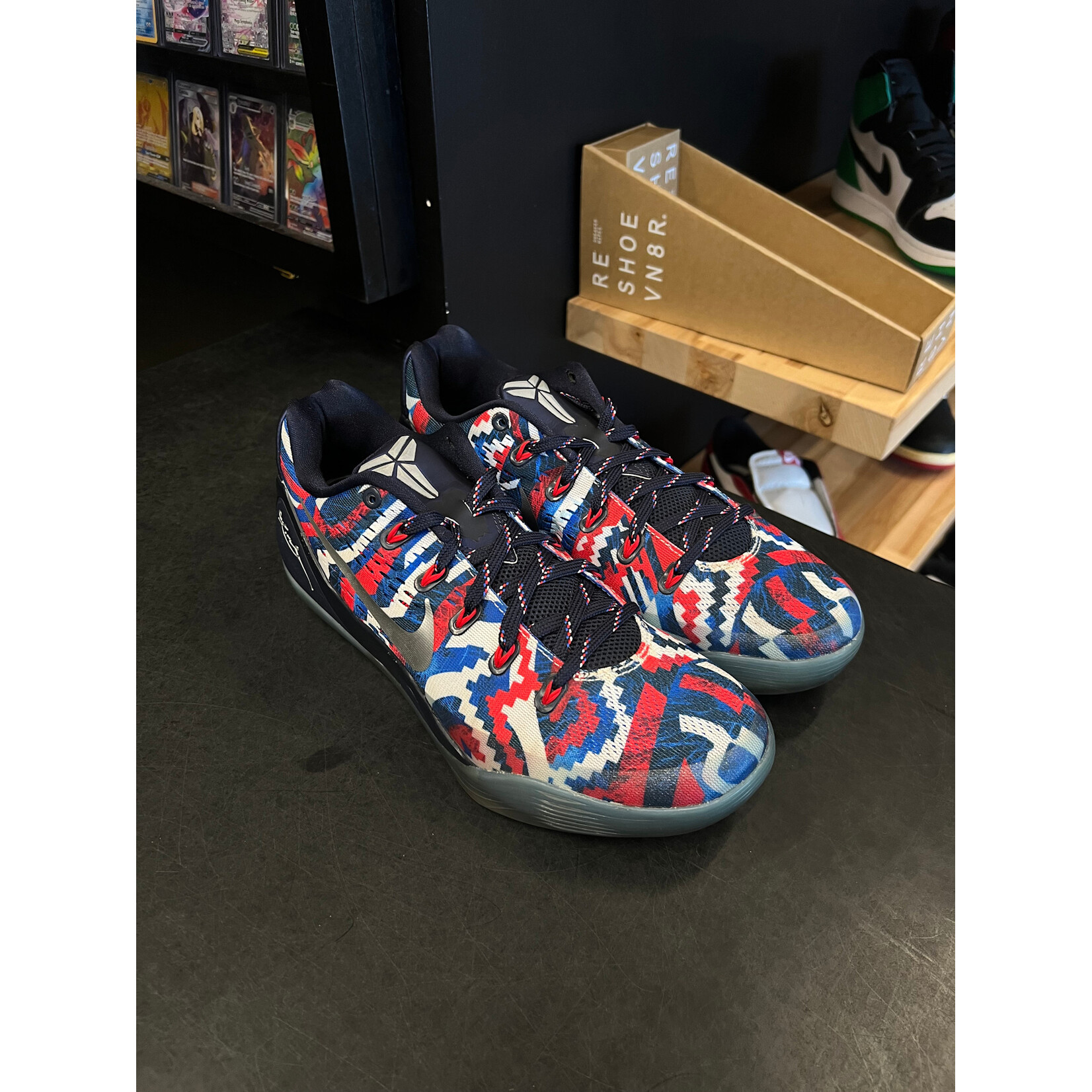 Nike Nike Kobe 9 EM Low Indpendence Day Size 8.5, PREOWNED