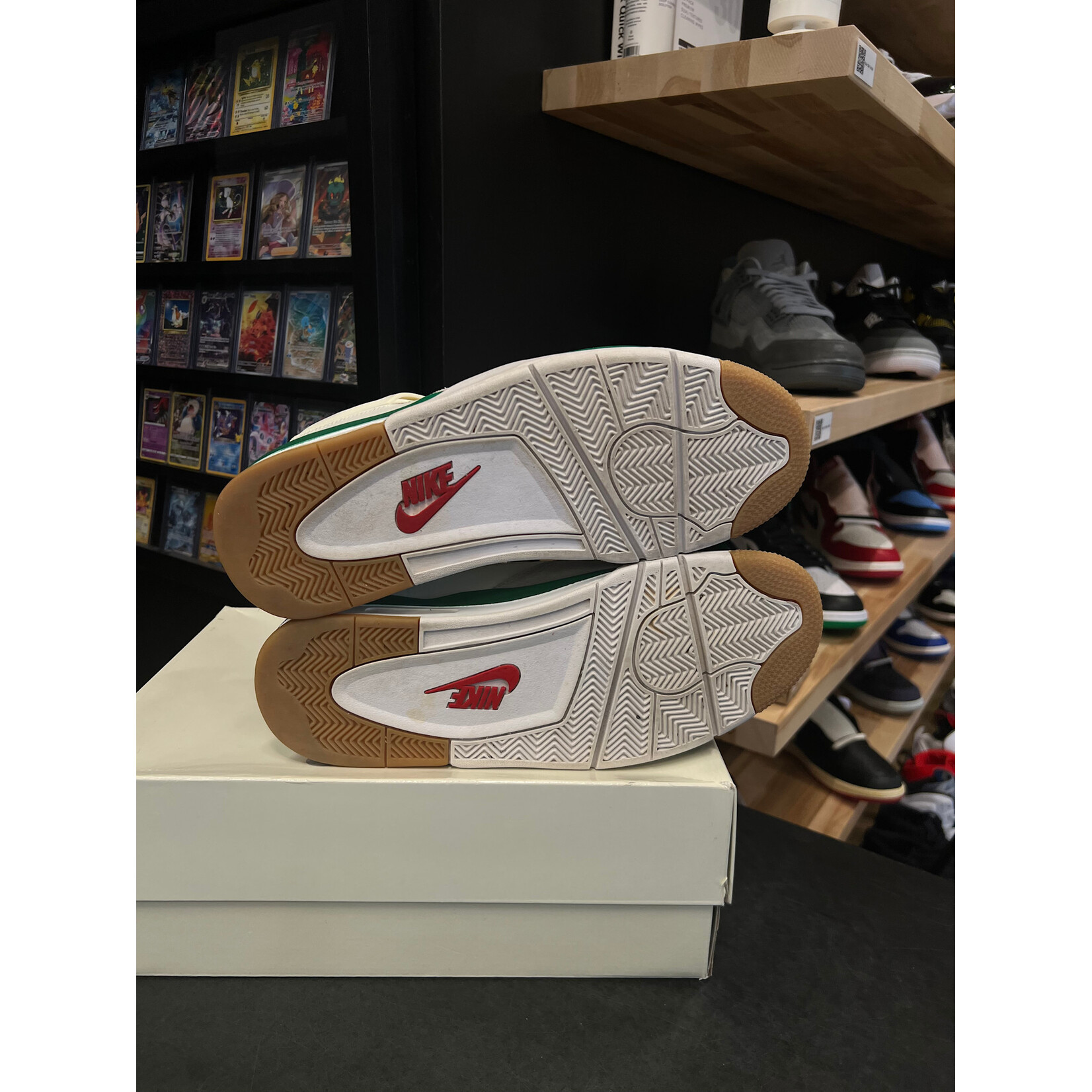 Jordan Jordan 4 Retro SB Pine Green Size 14, PREOWNED