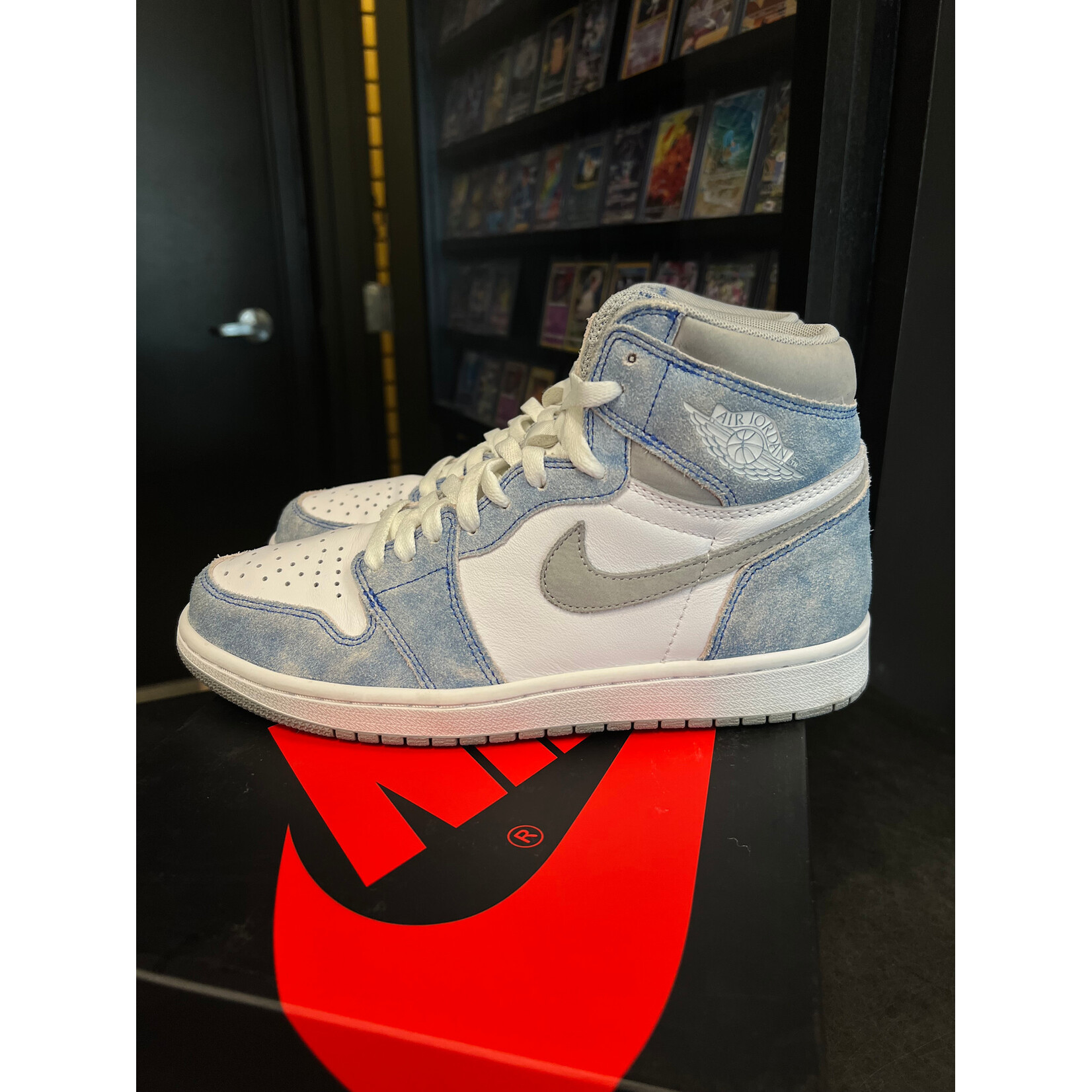 Jordan Jordan 1 Retro High Hyper Royal Smoke Grey Size 8.5, PREOWNED