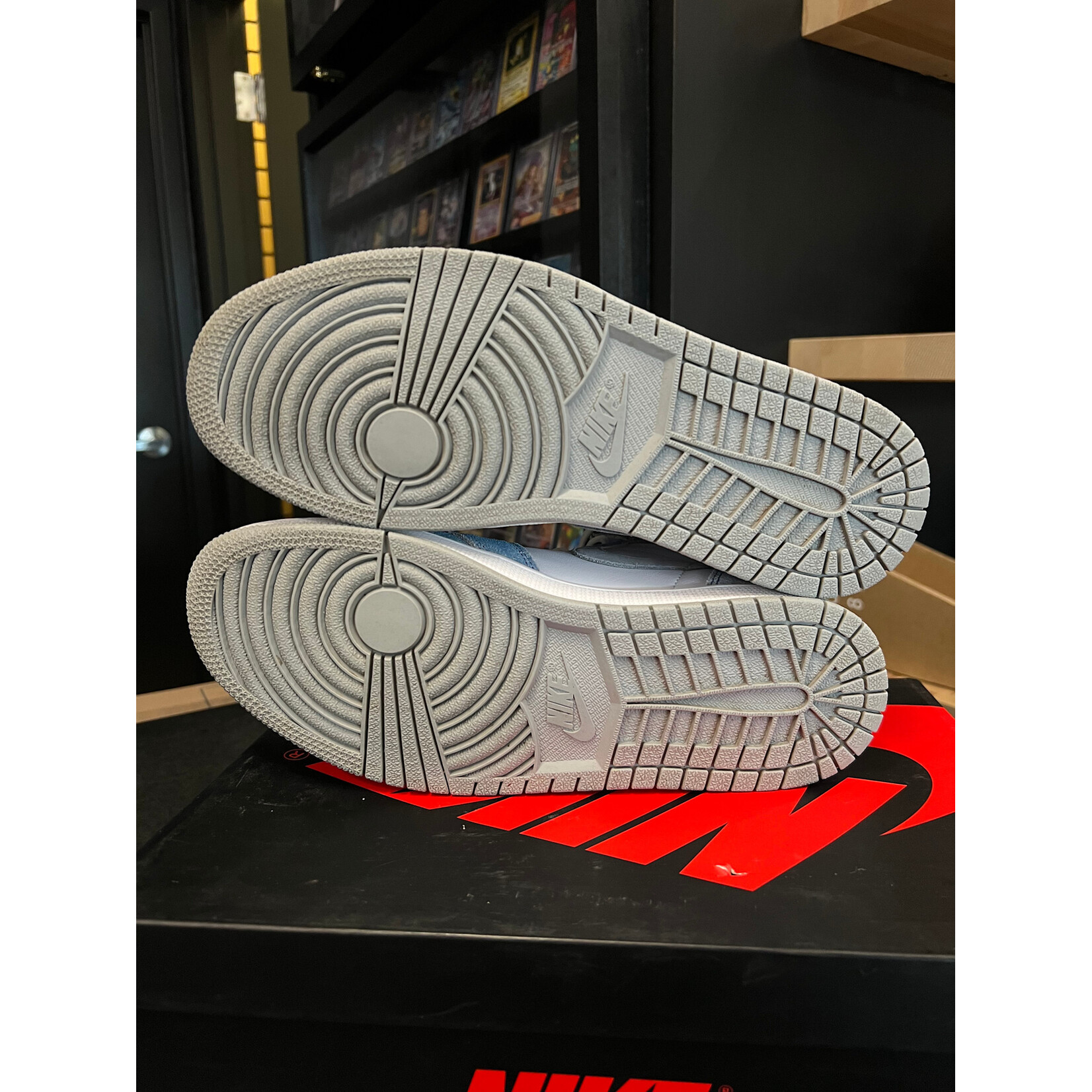 Jordan Jordan 1 Retro High Hyper Royal Smoke Grey Size 8.5, PREOWNED