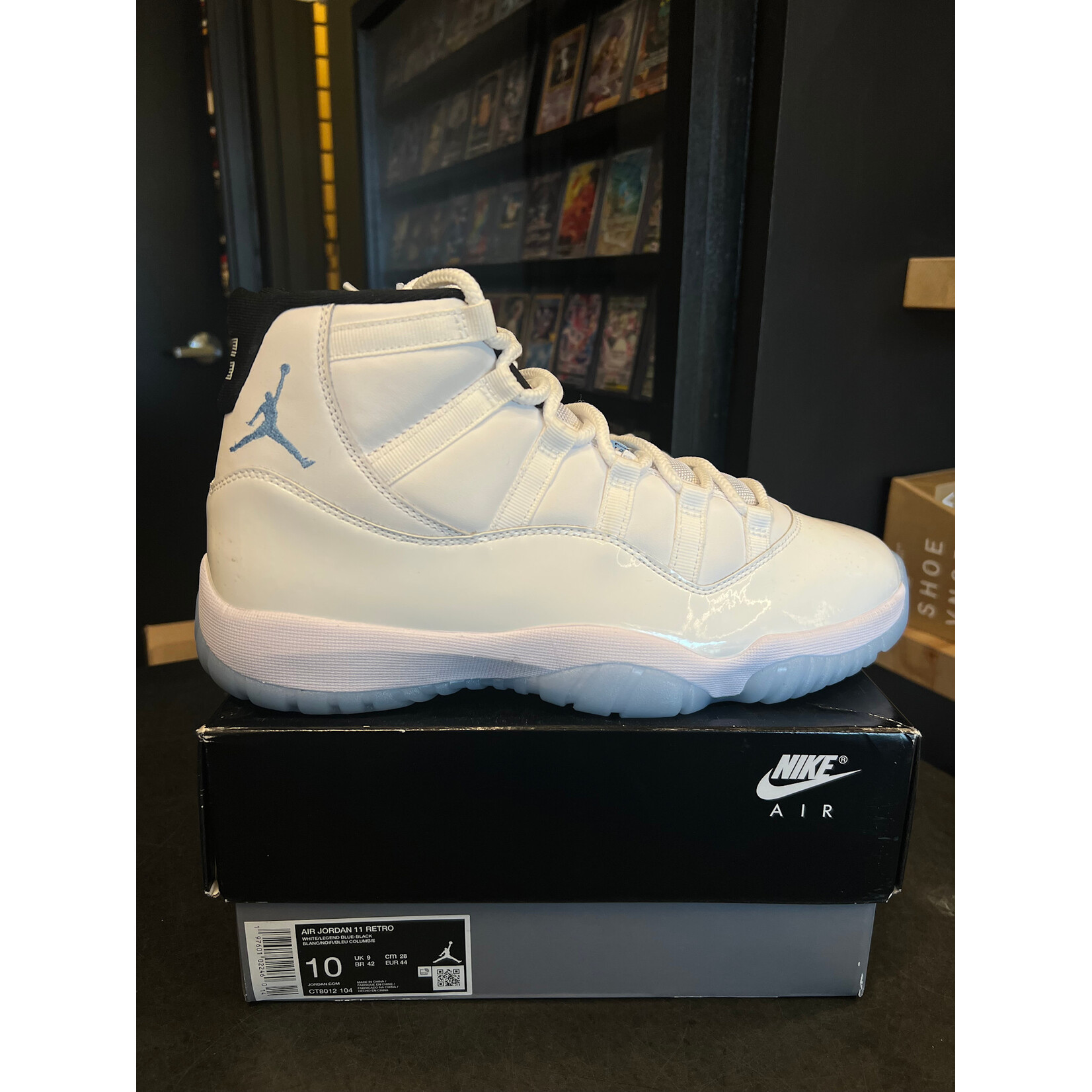 Jordan Jordan 11 Retro Legend Blue (2024) Size 10, PREOWNED