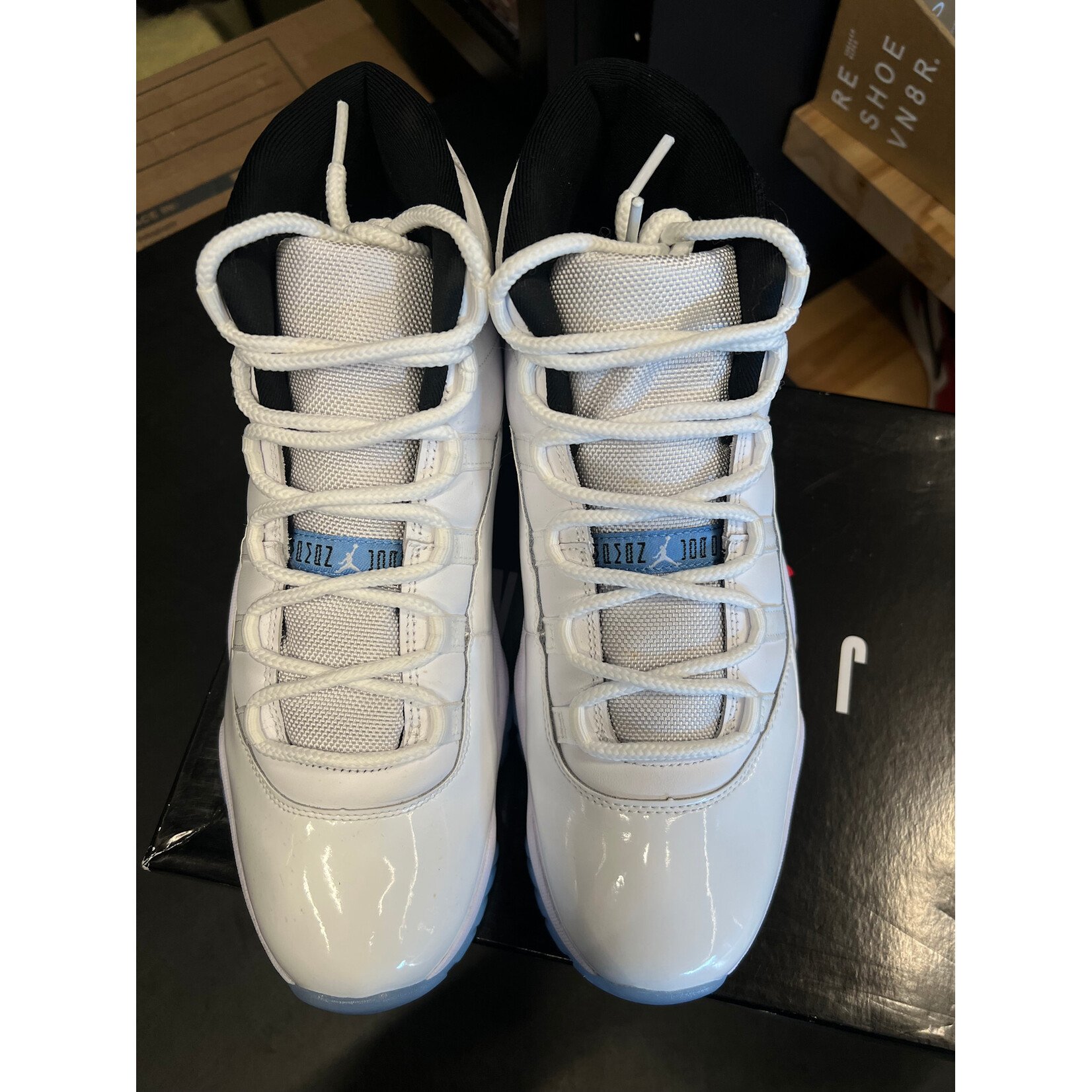Jordan Jordan 11 Retro Legend Blue (2024) Size 10, PREOWNED
