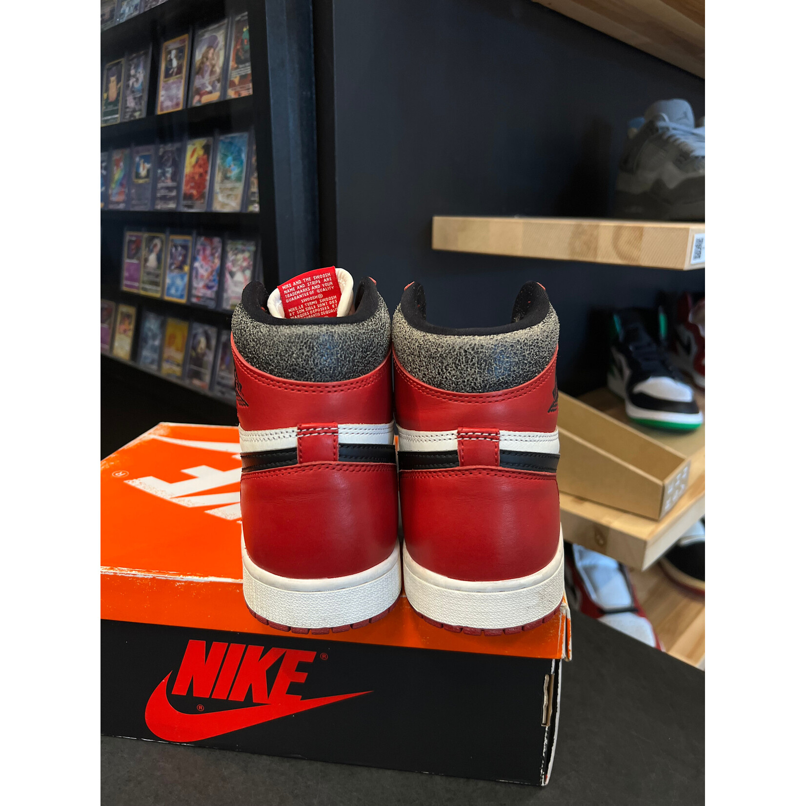 Jordan Jordan 1 Retro High OG Chicago Lost and Found Size 10.5, PREOWNED