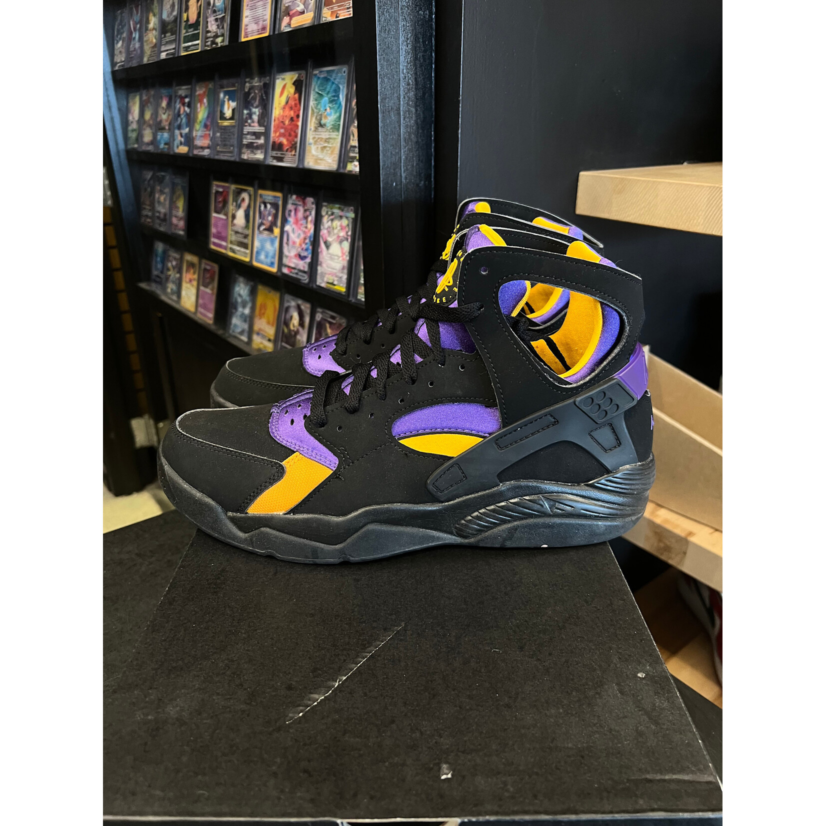 Nike Nike Air Flight Huarache Lakers Away Size 10.5, PREOWNED