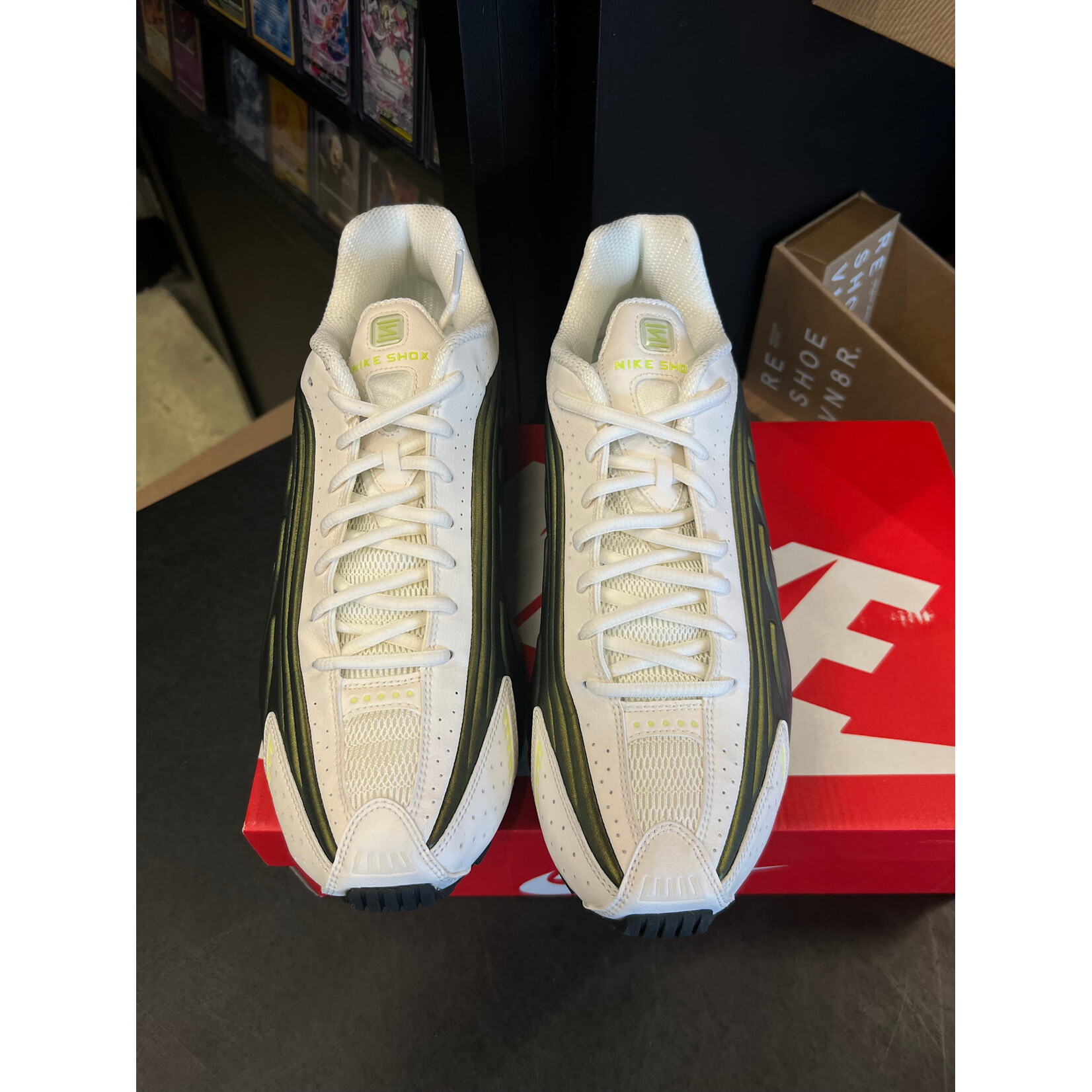 Nike Nike Shox R4 Sail Light Lemon Twist (Women's) Size 12W, PREOWNED