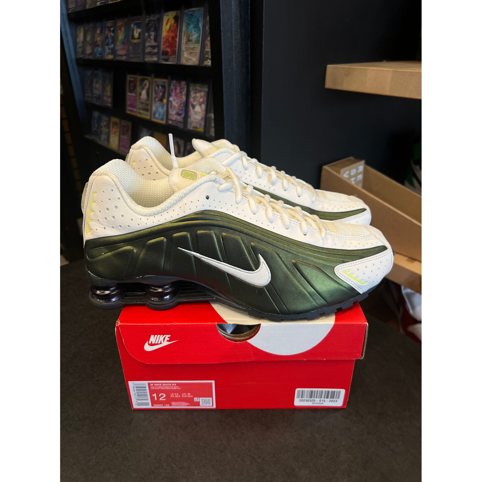 Nike Nike Shox R4 Sail Light Lemon Twist (Women's) Size 12W, PREOWNED