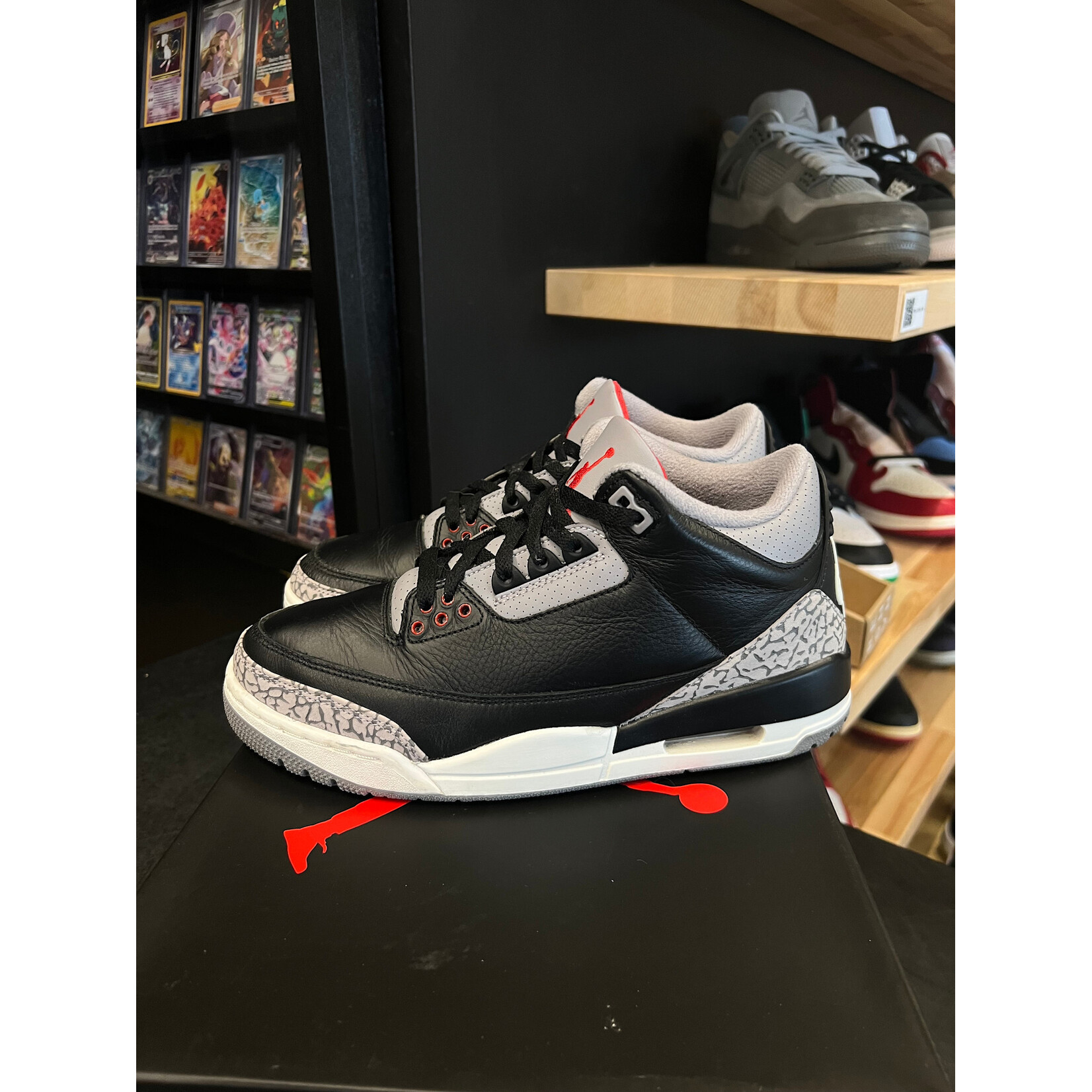Jordan Jordan 3 Retro OG Black Cement (2024) Size 8, PREOWNED