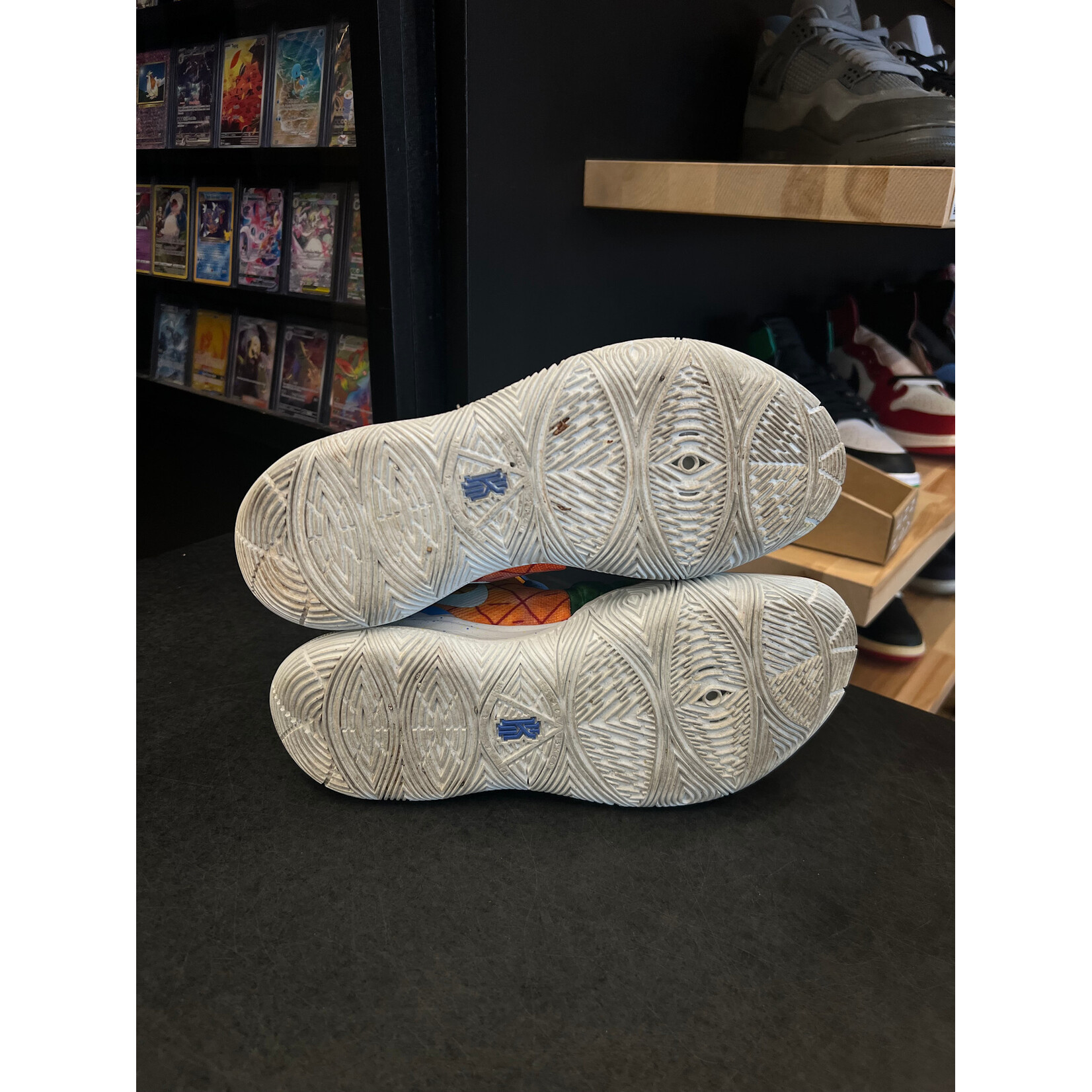 Nike Nike Kyrie 5 Spongebob Pineapple House Size 8.5, PREOWNED