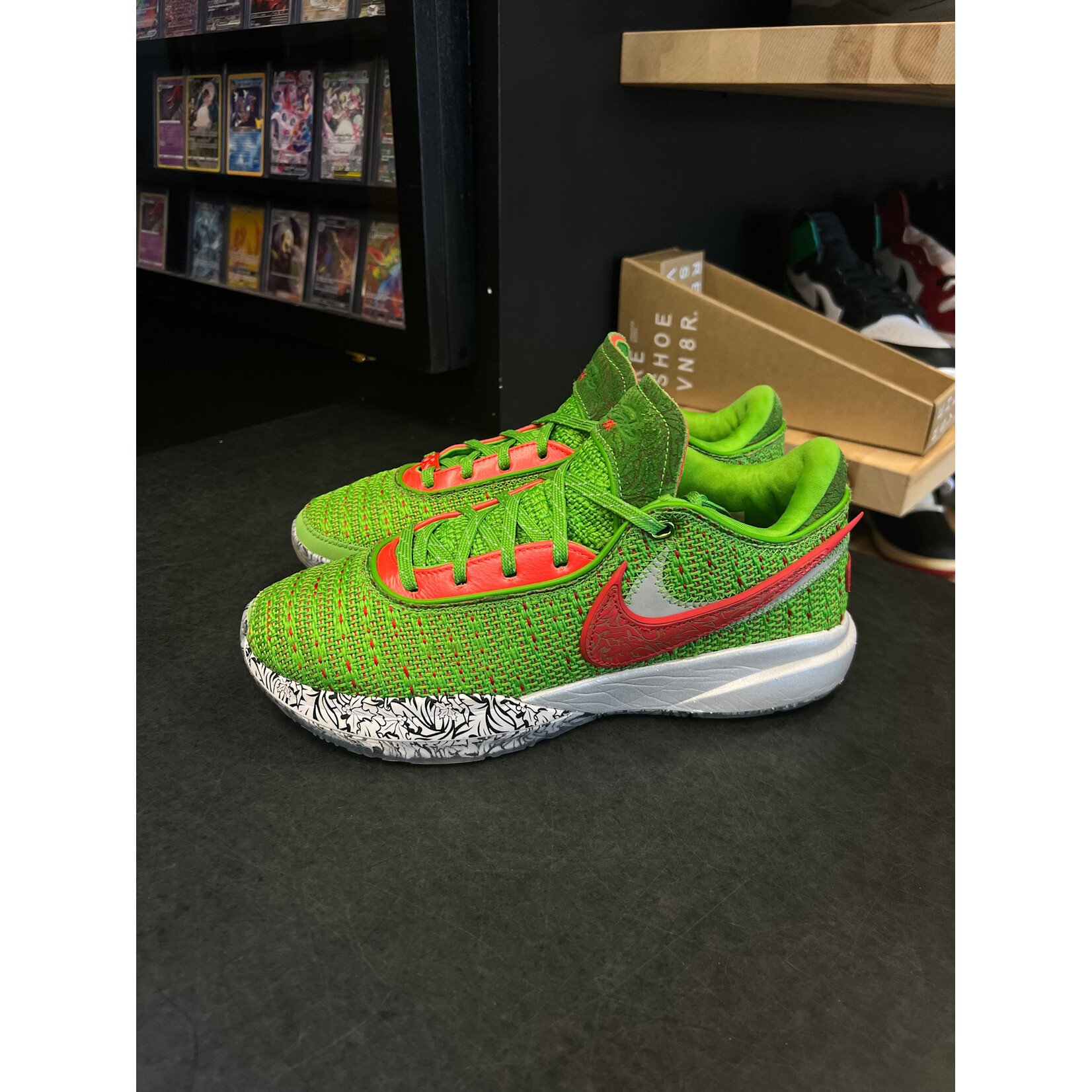 Nike Nike LeBron 20 Stocking Stuffer Size 8.5, PREOWNED