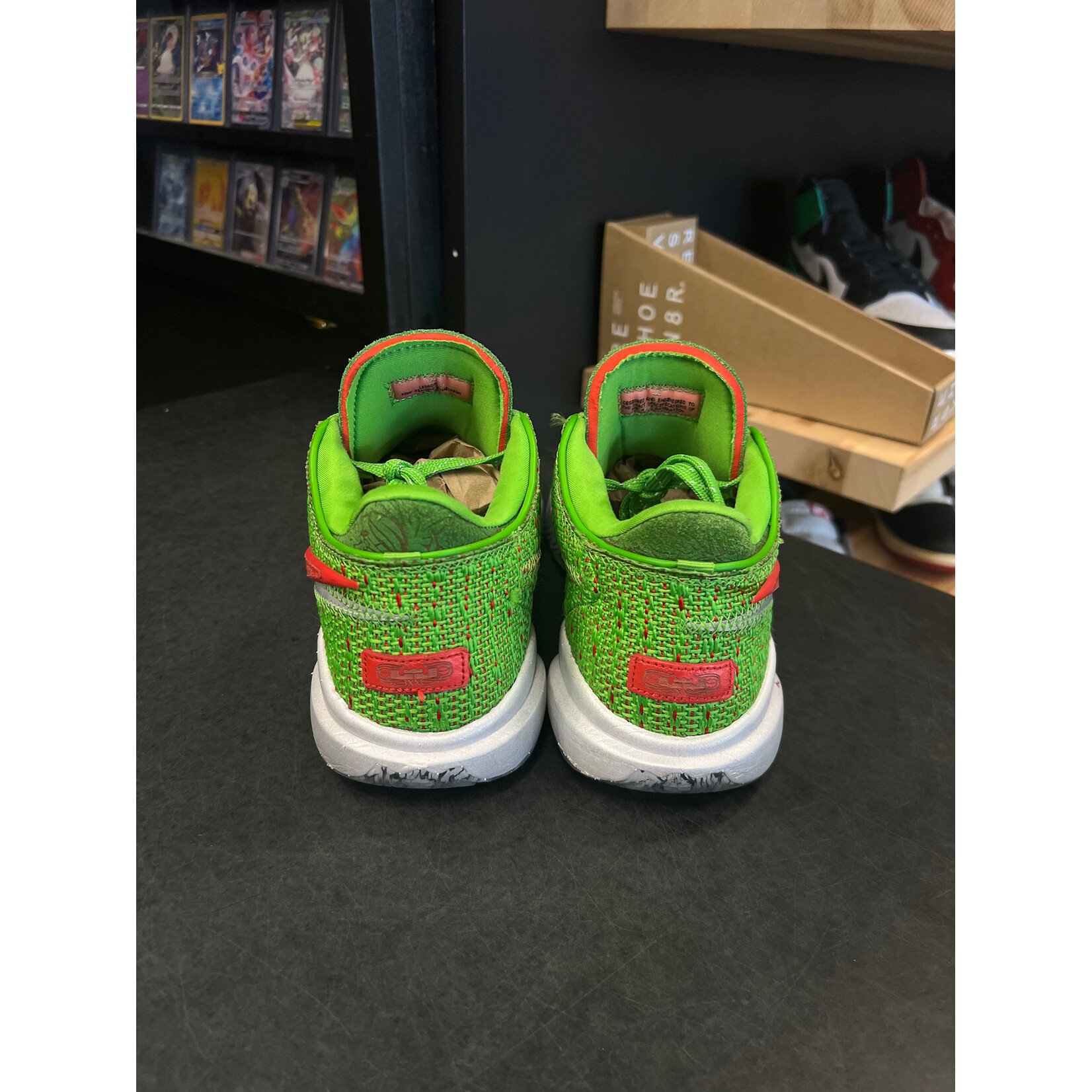 Nike Nike LeBron 20 Stocking Stuffer Size 8.5, PREOWNED