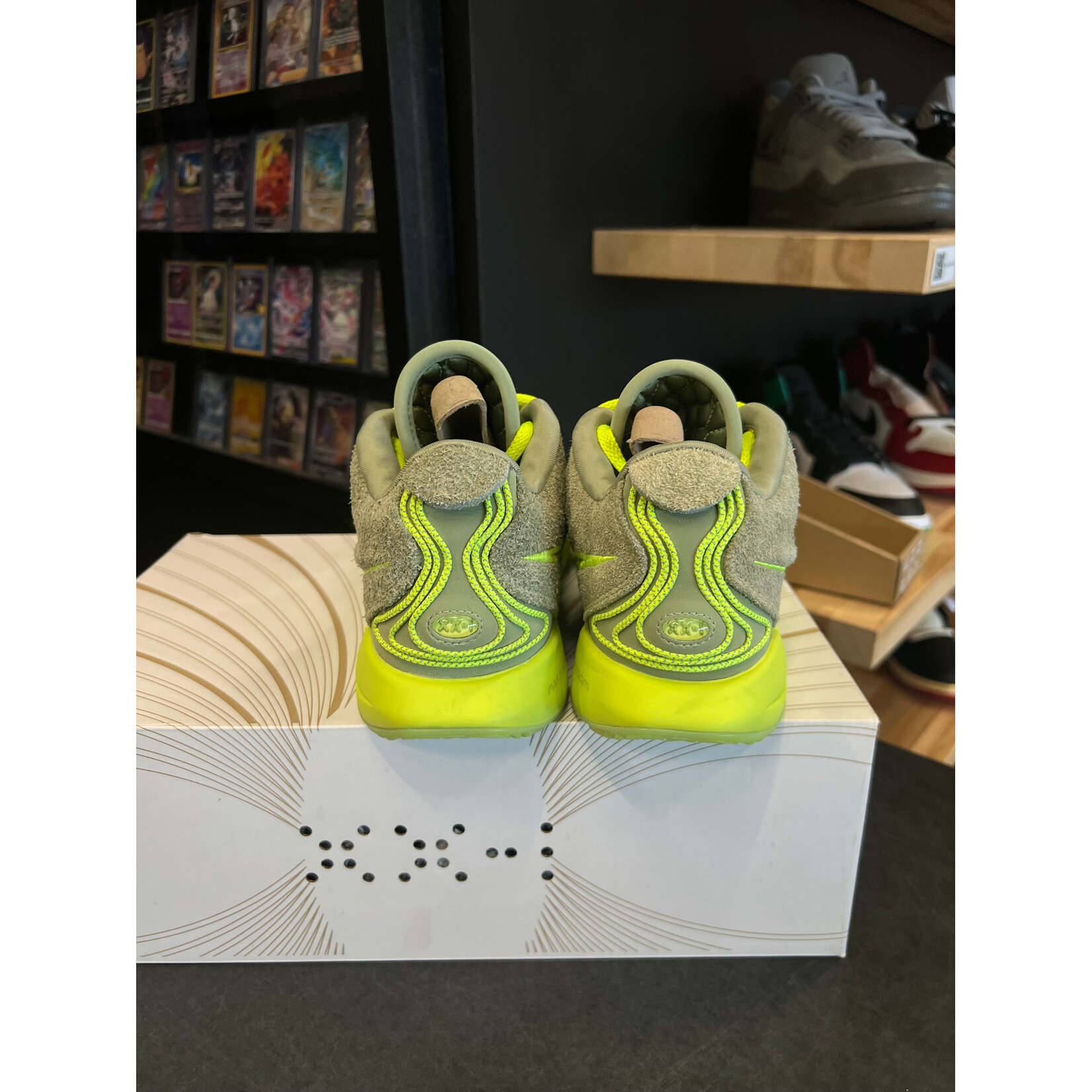 Nike Nike LeBron 21 Algae Size 9.5, PREOWNED