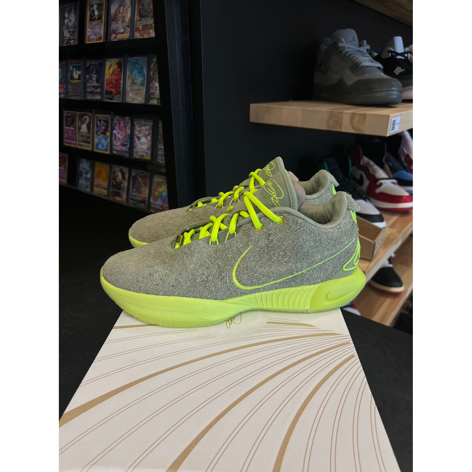 Nike Nike LeBron 21 Algae Size 9.5, PREOWNED