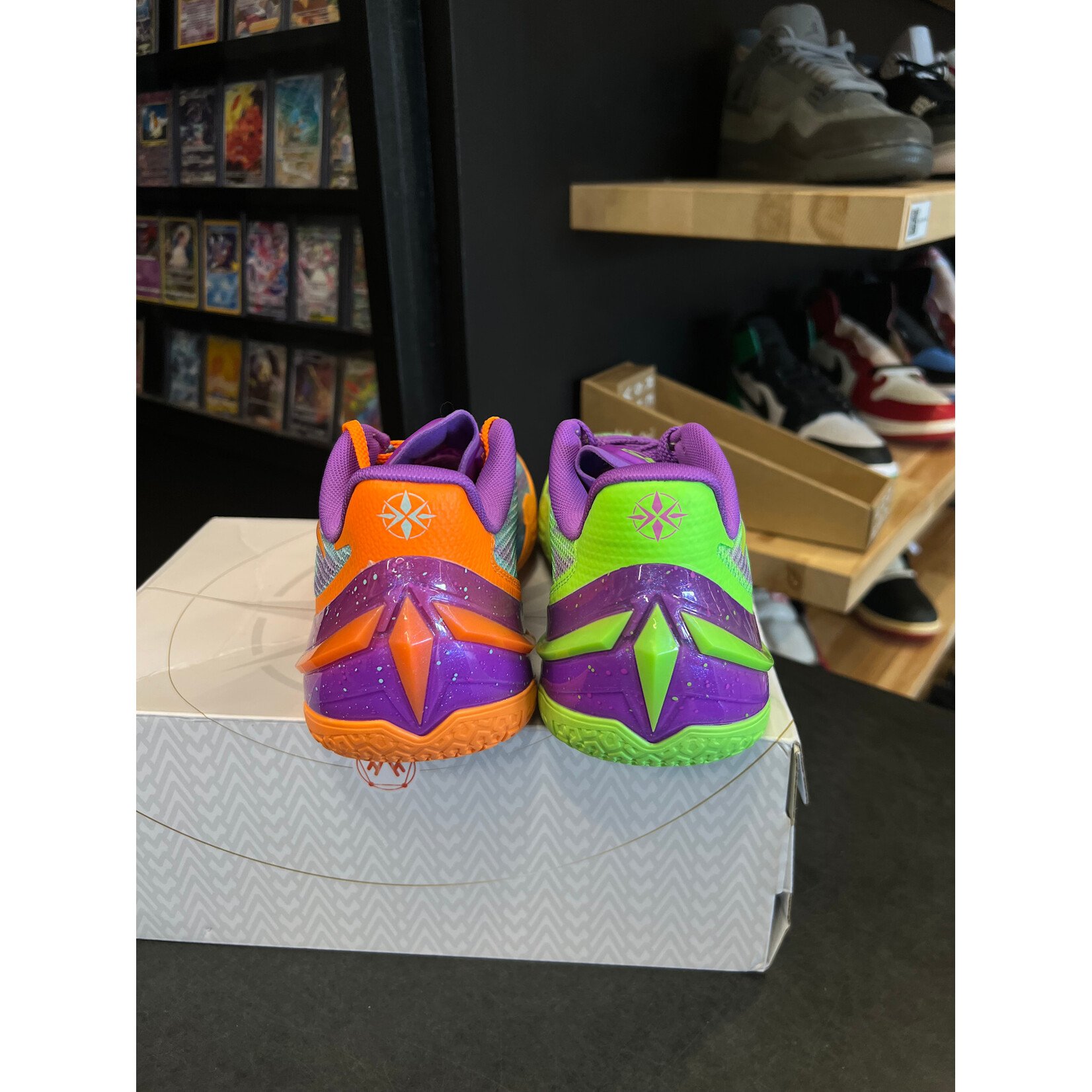 LiNing LiNing Liren 5 V2 Low “Over Mountain” Mismatched  Size 9.5, PREOWNED TRIED ON PADS