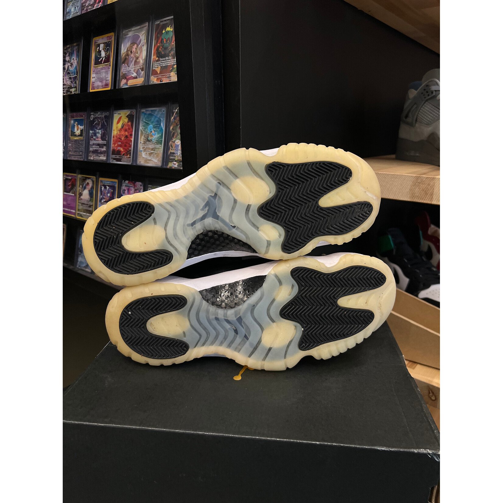 Jordan Jordan 11 Retro Low Barons Size 11.5, PREOWNED