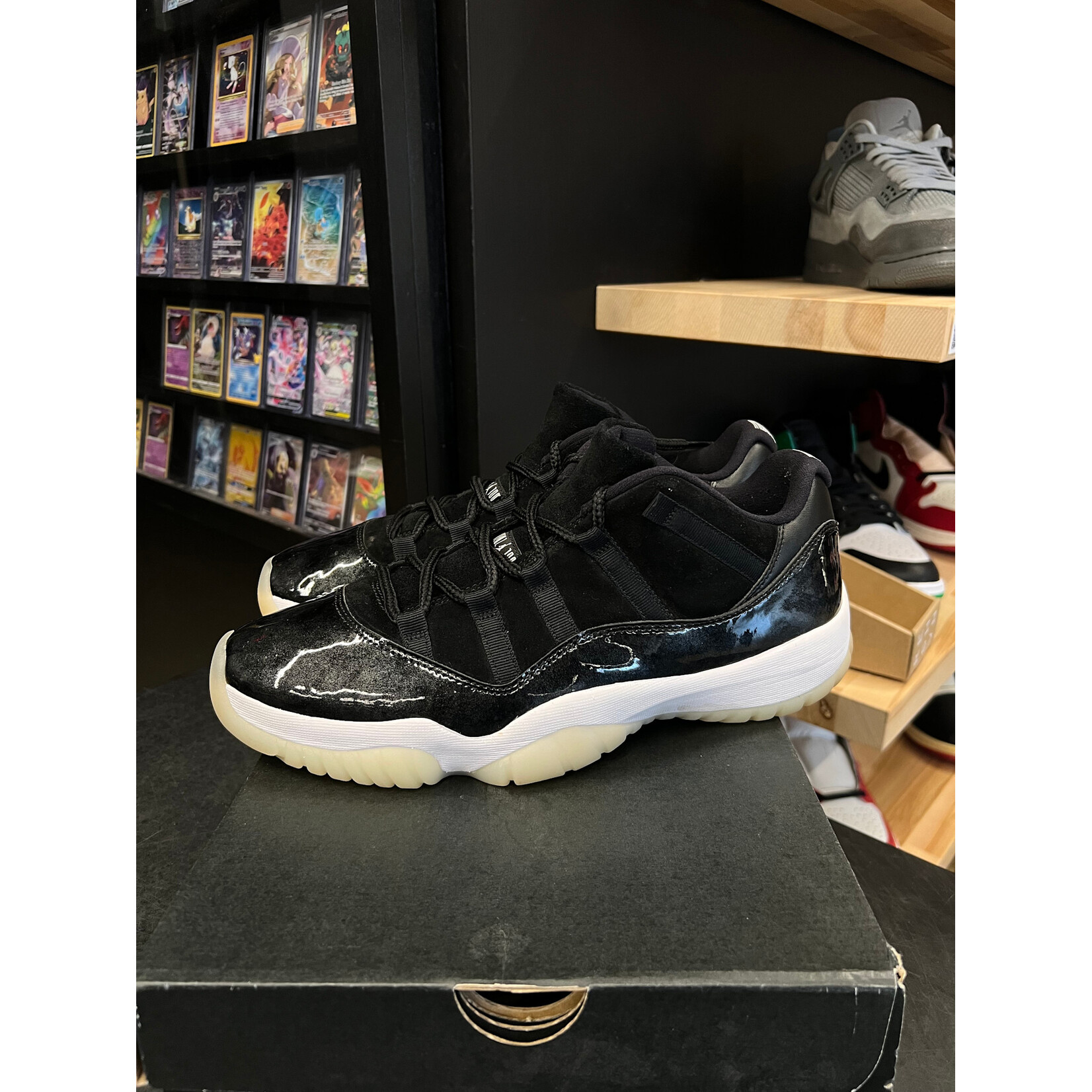 Jordan Jordan 11 Retro Low Barons Size 11.5, PREOWNED