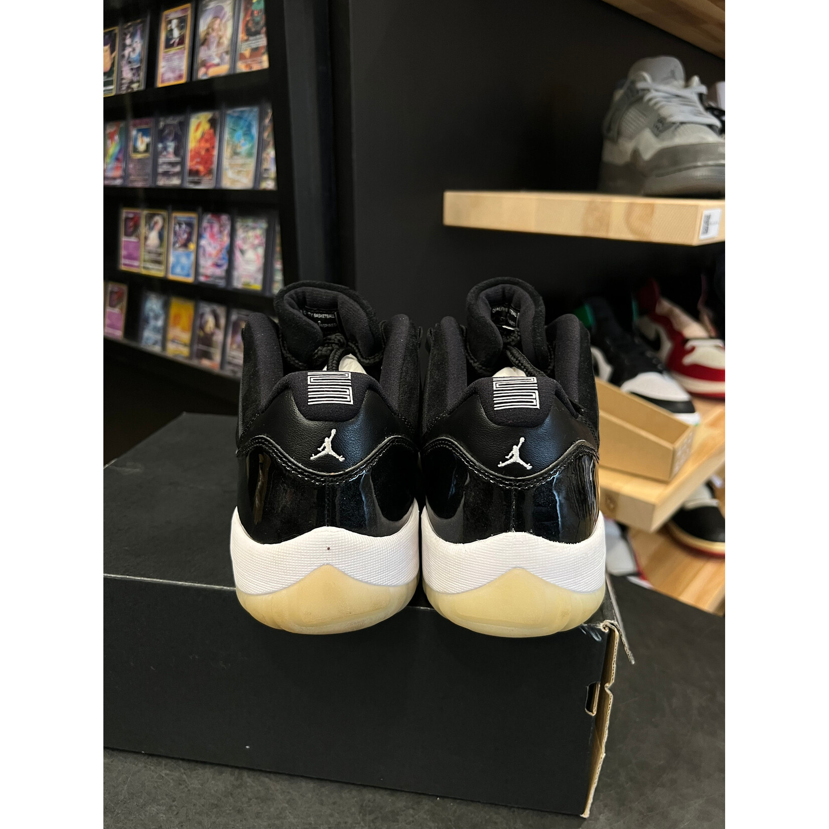 Jordan Jordan 11 Retro Low Barons Size 11.5, PREOWNED
