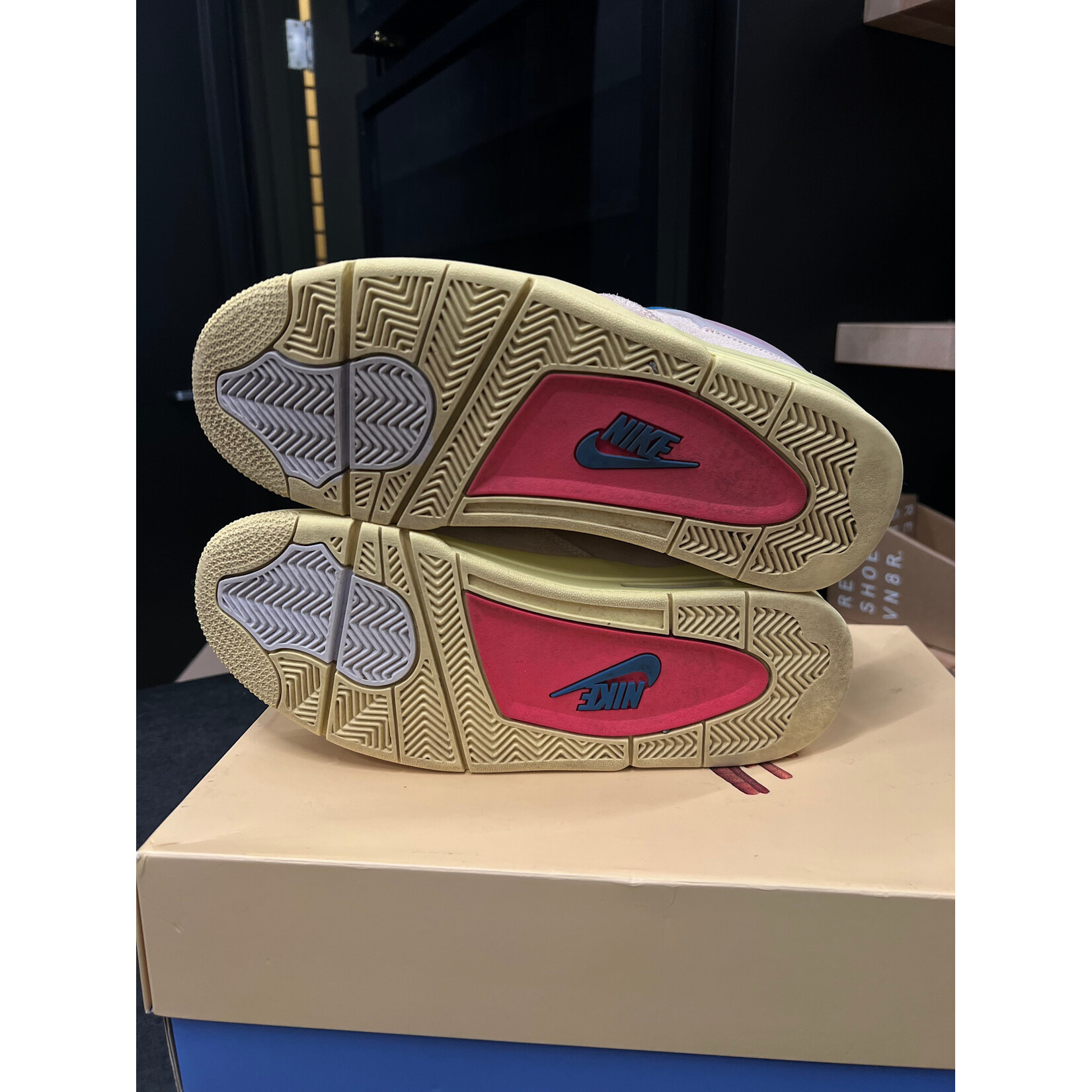 Jordan Jordan 4 Retro Union Guava Ice Size 10, PREOWNED