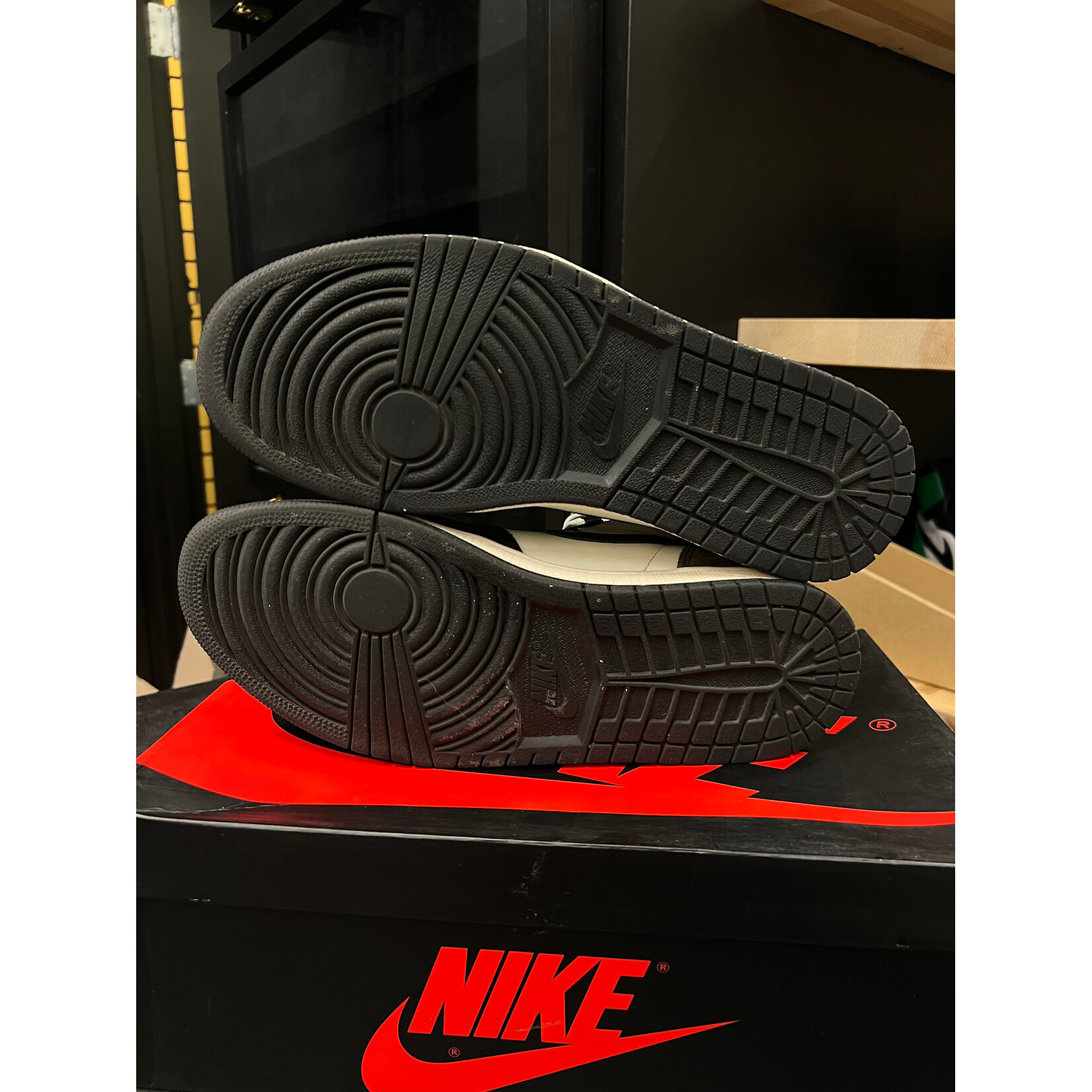 Jordan Jordan 1 Retro High Dark Mocha Size 10, PREOWNED