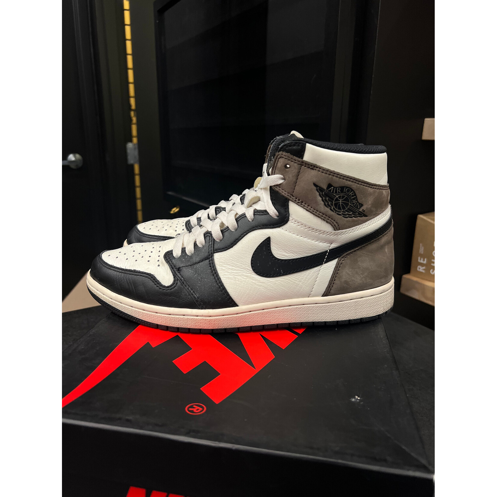 Jordan Jordan 1 Retro High Dark Mocha Size 10, PREOWNED