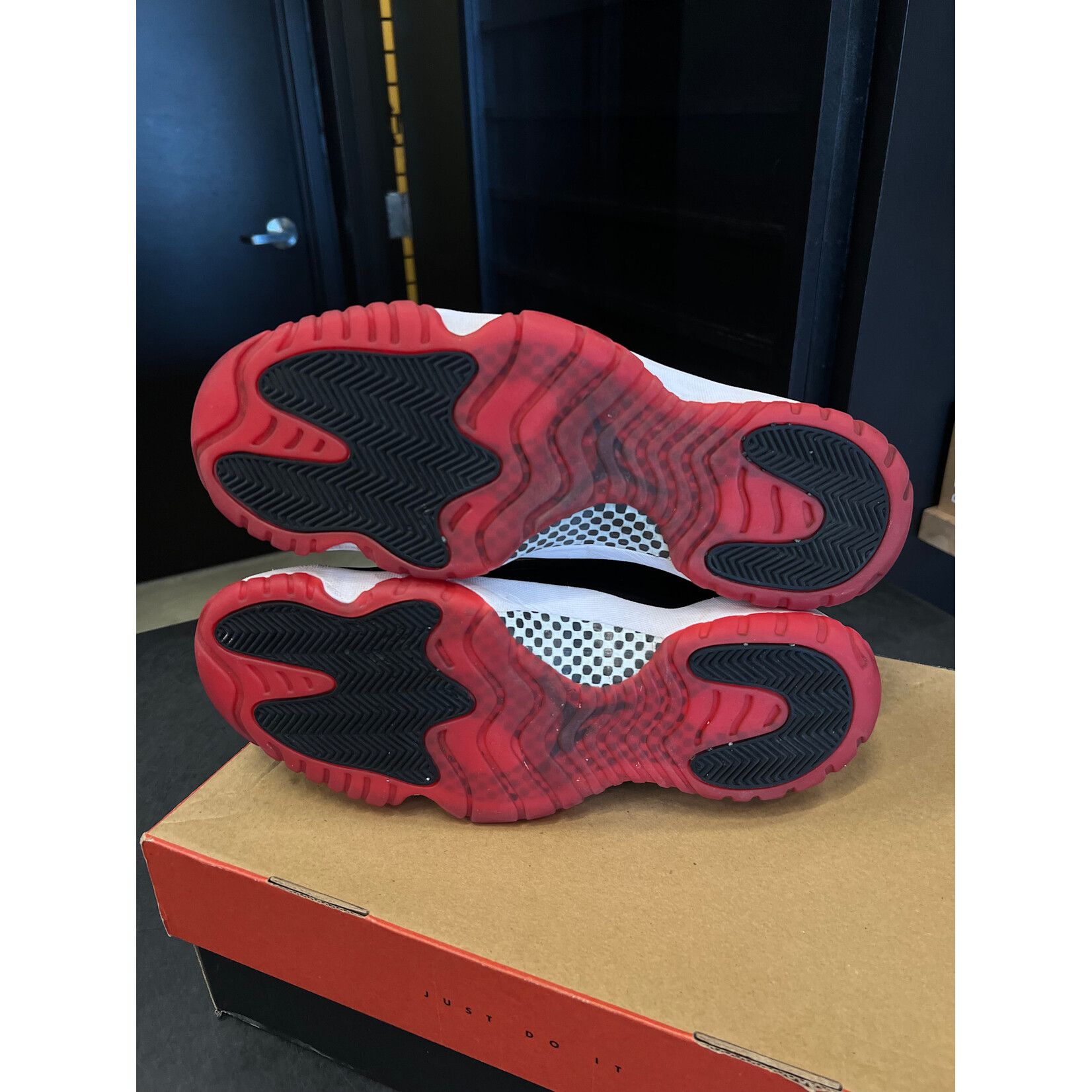 Jordan Jordan 11 Retro Playoffs Bred (2019) Size 12.5, PREOWNED