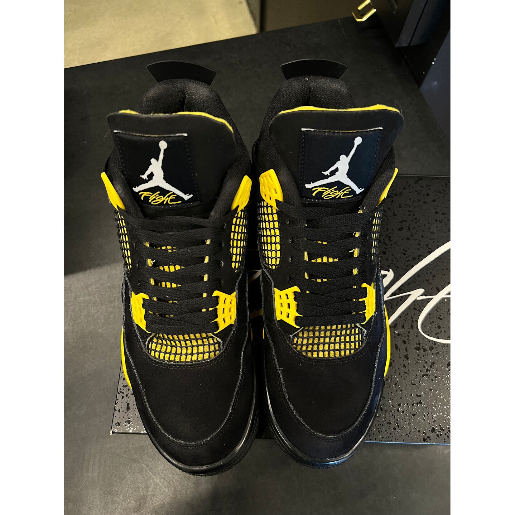 Jordan Jordan 4 Retro Thunder (2023) Size 9.5, PREOWNED