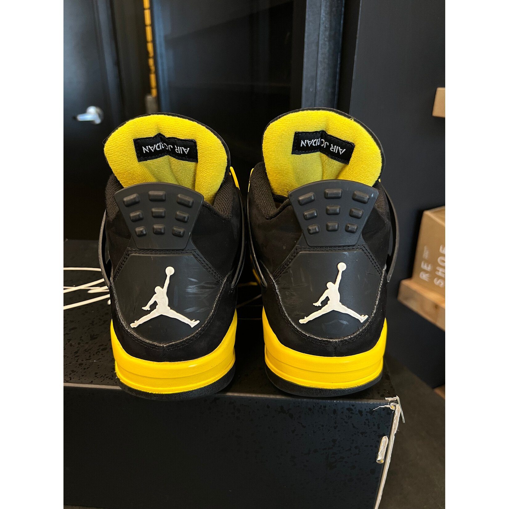 Jordan Jordan 4 Retro Thunder (2023) Size 9.5, PREOWNED