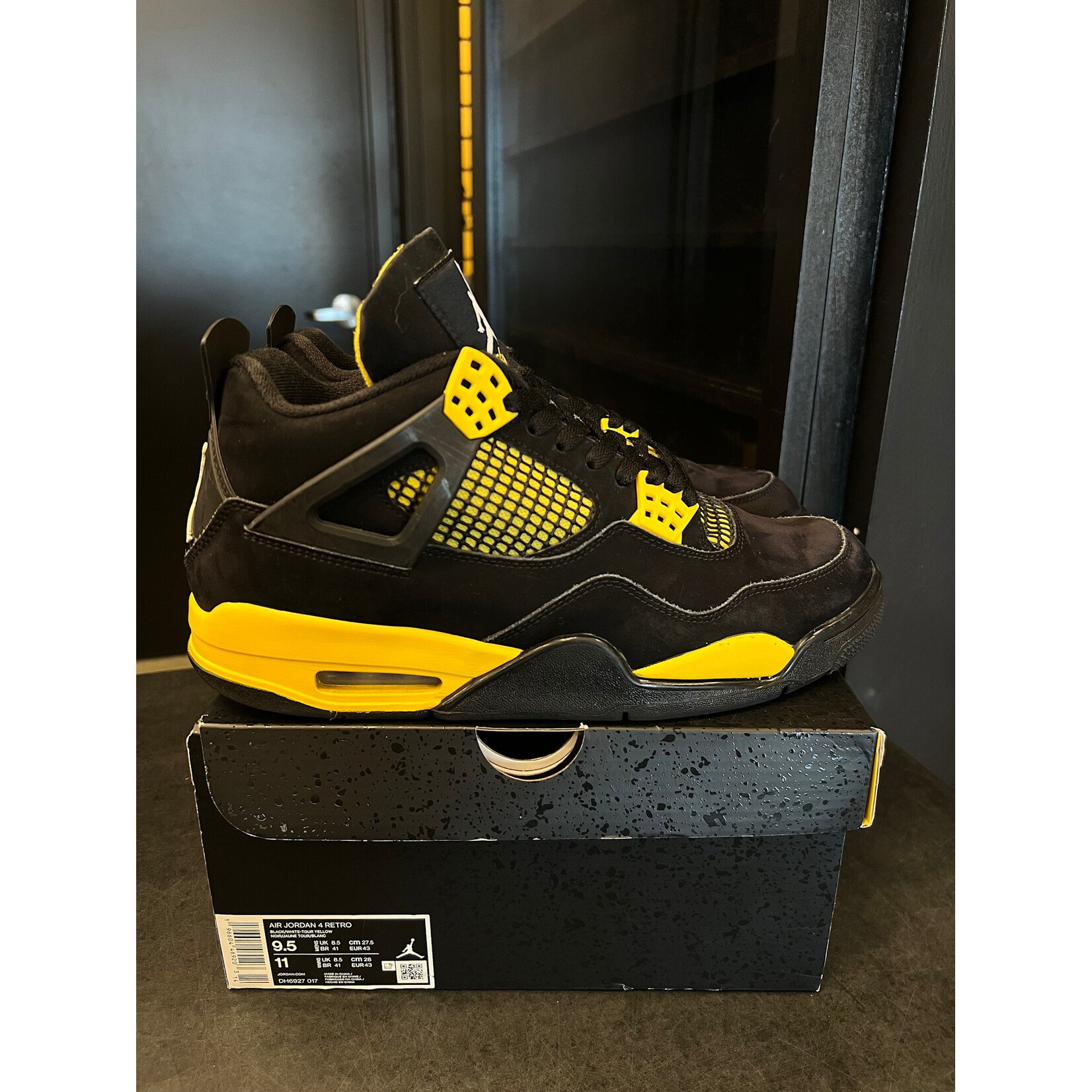 Jordan Jordan 4 Retro Thunder (2023) Size 9.5, PREOWNED