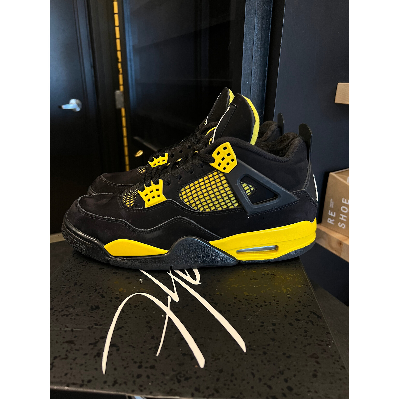 Jordan Jordan 4 Retro Thunder (2023) Size 9.5, PREOWNED