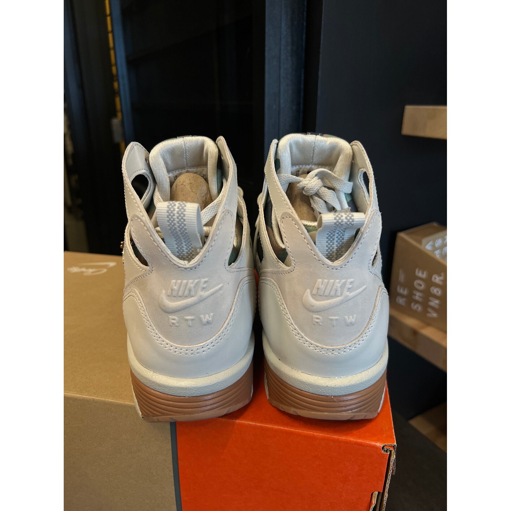 Nike Nike Air Trainer Huarache Corteiz Light Bone Size 10, PREOWNED