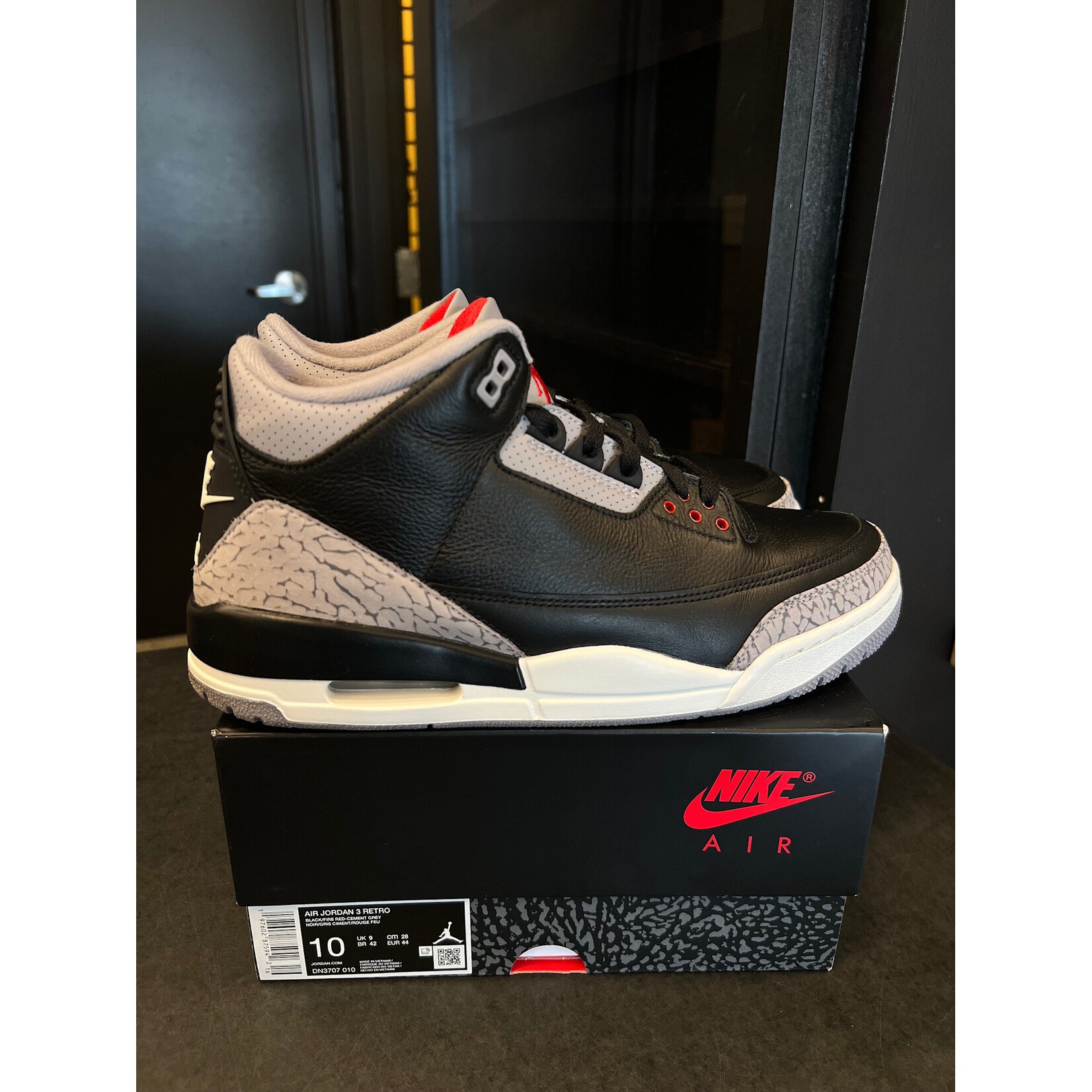 Jordan Jordan 3 Retro OG Black Cement (2024) Size 10, PREOWNED