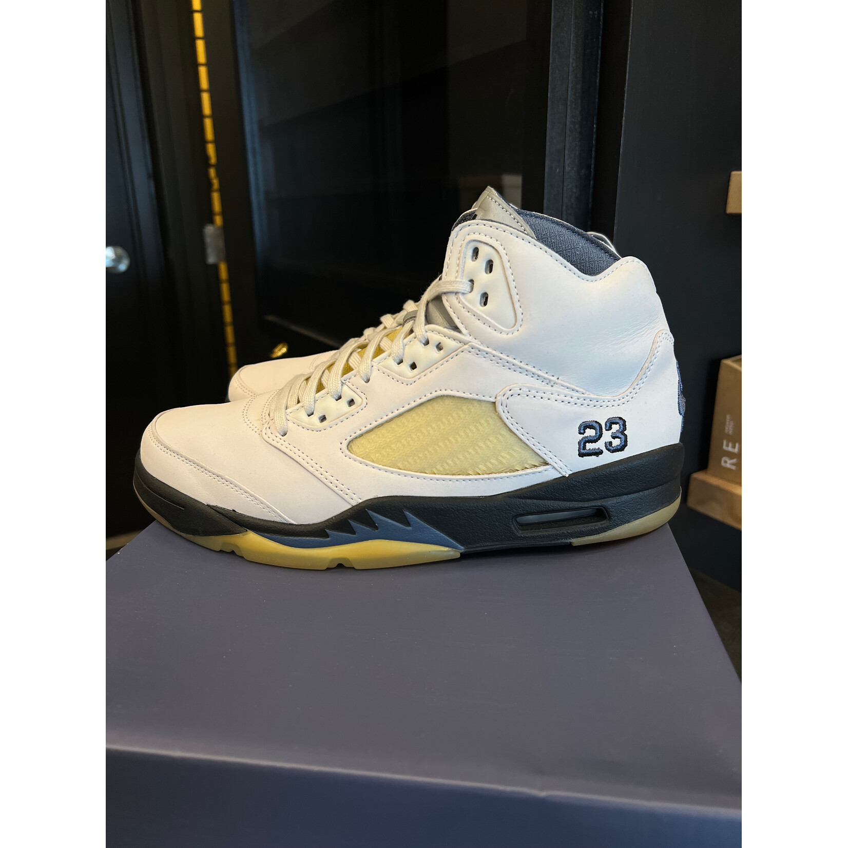 Jordan Jordan 5 Retro A Ma Maniére Dawn (Women's) Size 11W, PREOWNED