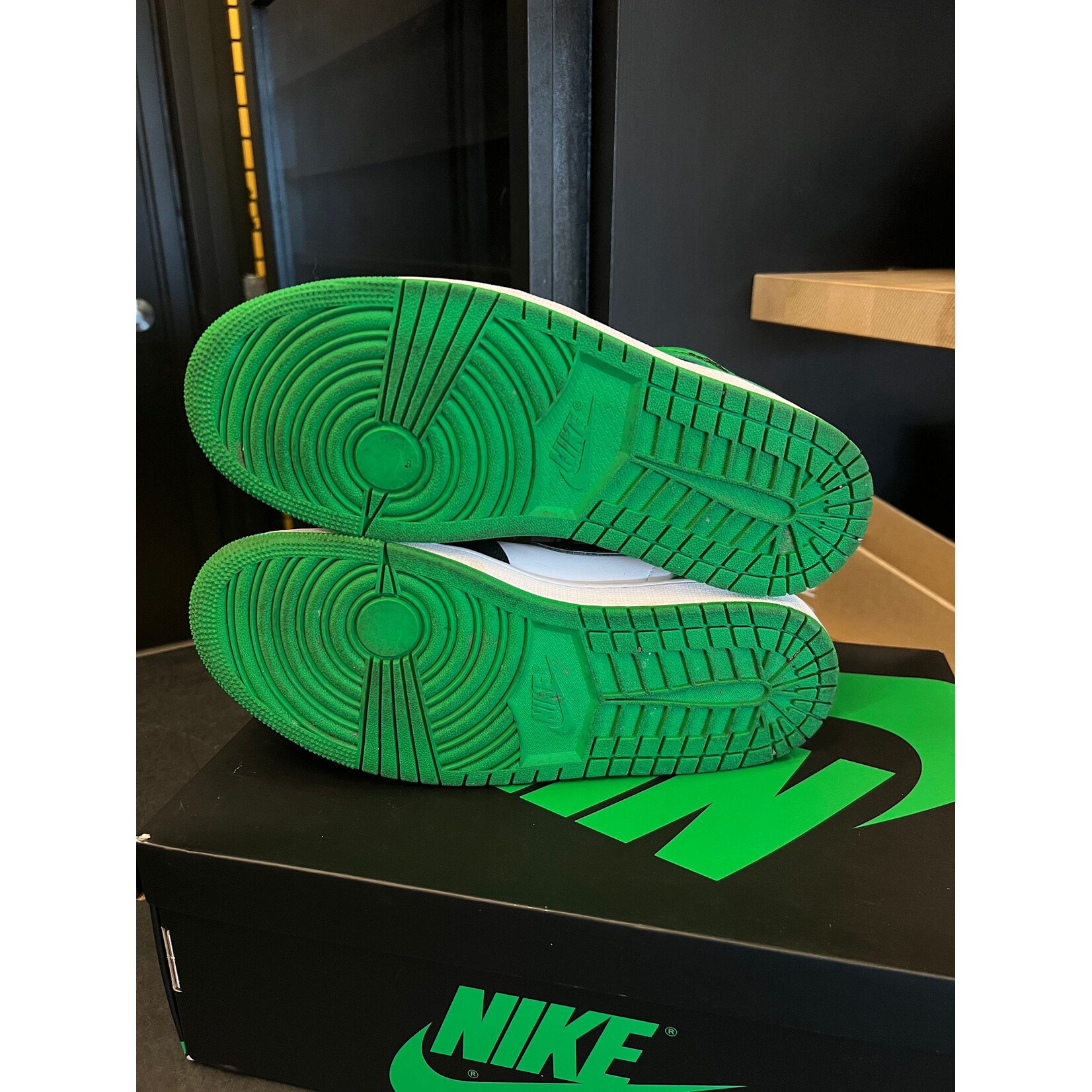 Jordan Jordan 1 Retro High OG Lucky Green Size 9, PREOWNED