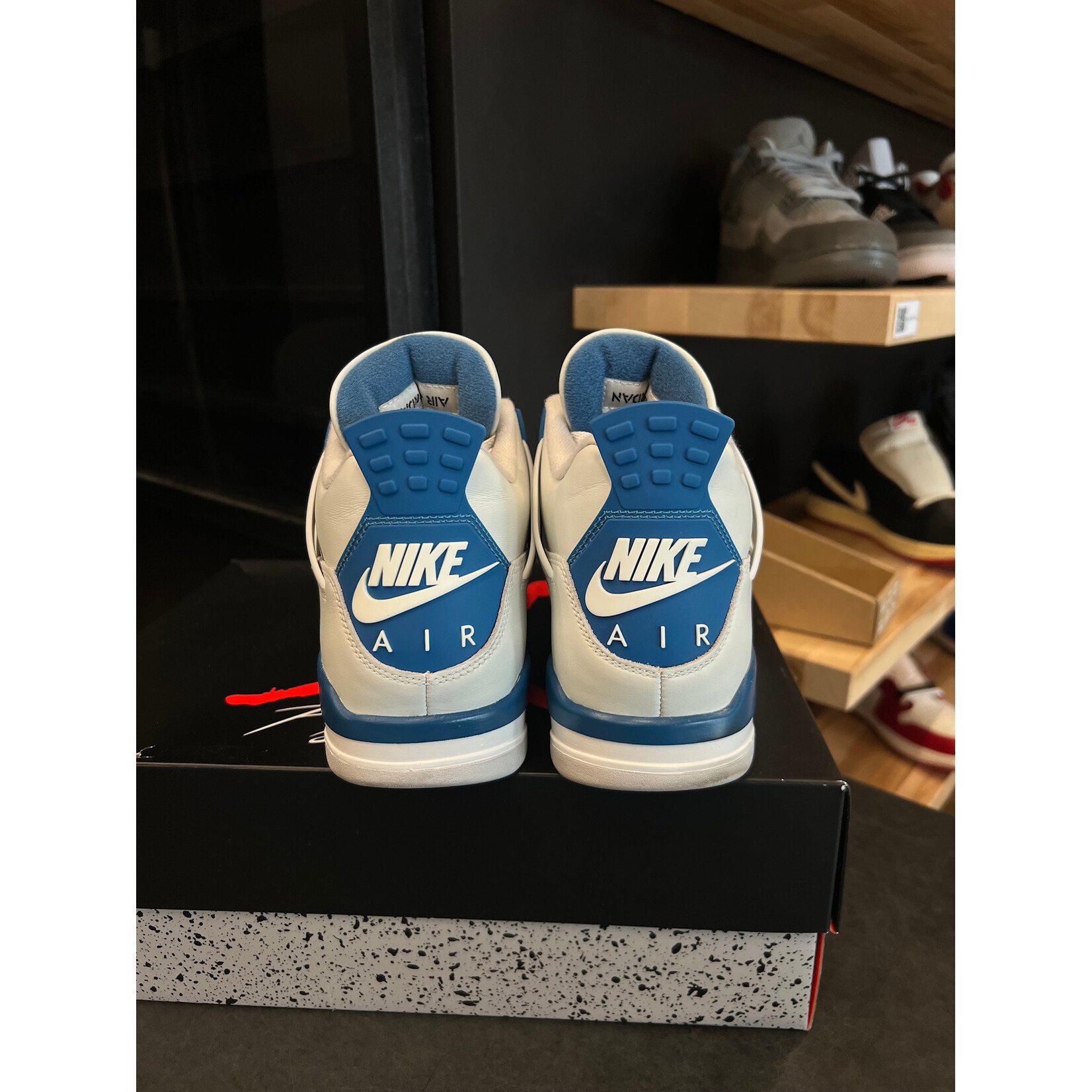 Jordan Jordan 4 Retro Military Blue (2024) Size 9.5, PREOWNED