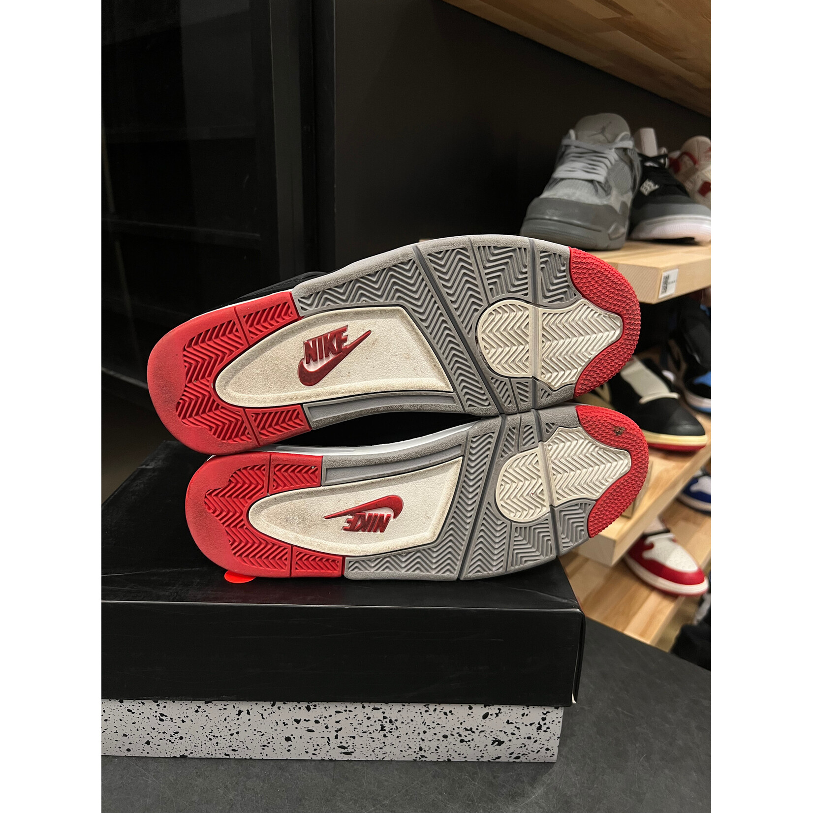 Jordan Jordan 4 Retro Bred (2019) Size 11, PREOWNED