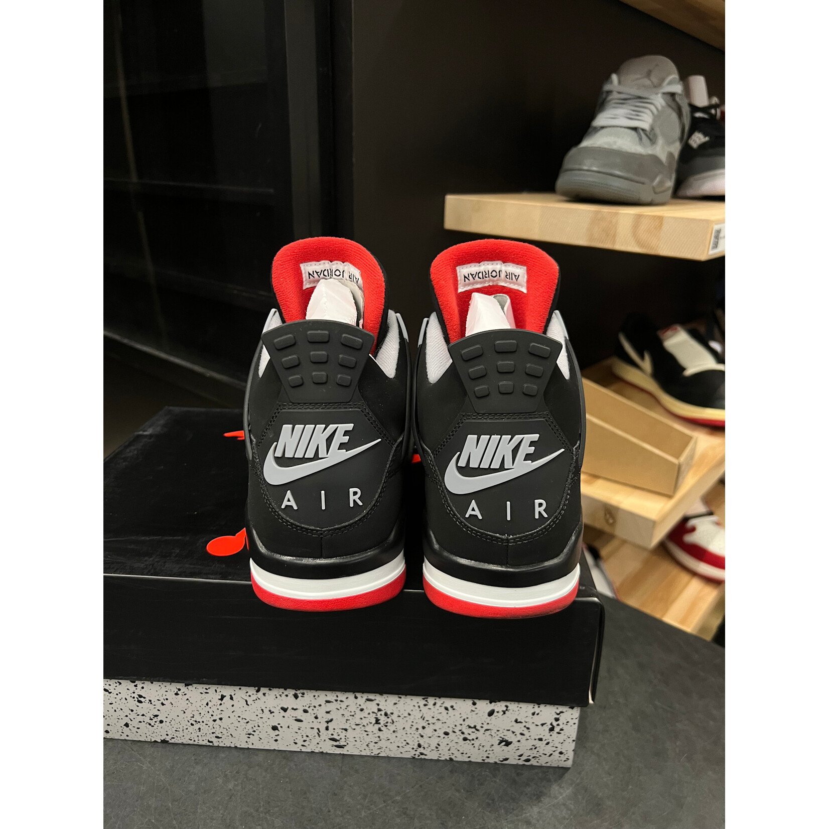 Jordan Jordan 4 Retro Bred (2019) Size 11, PREOWNED