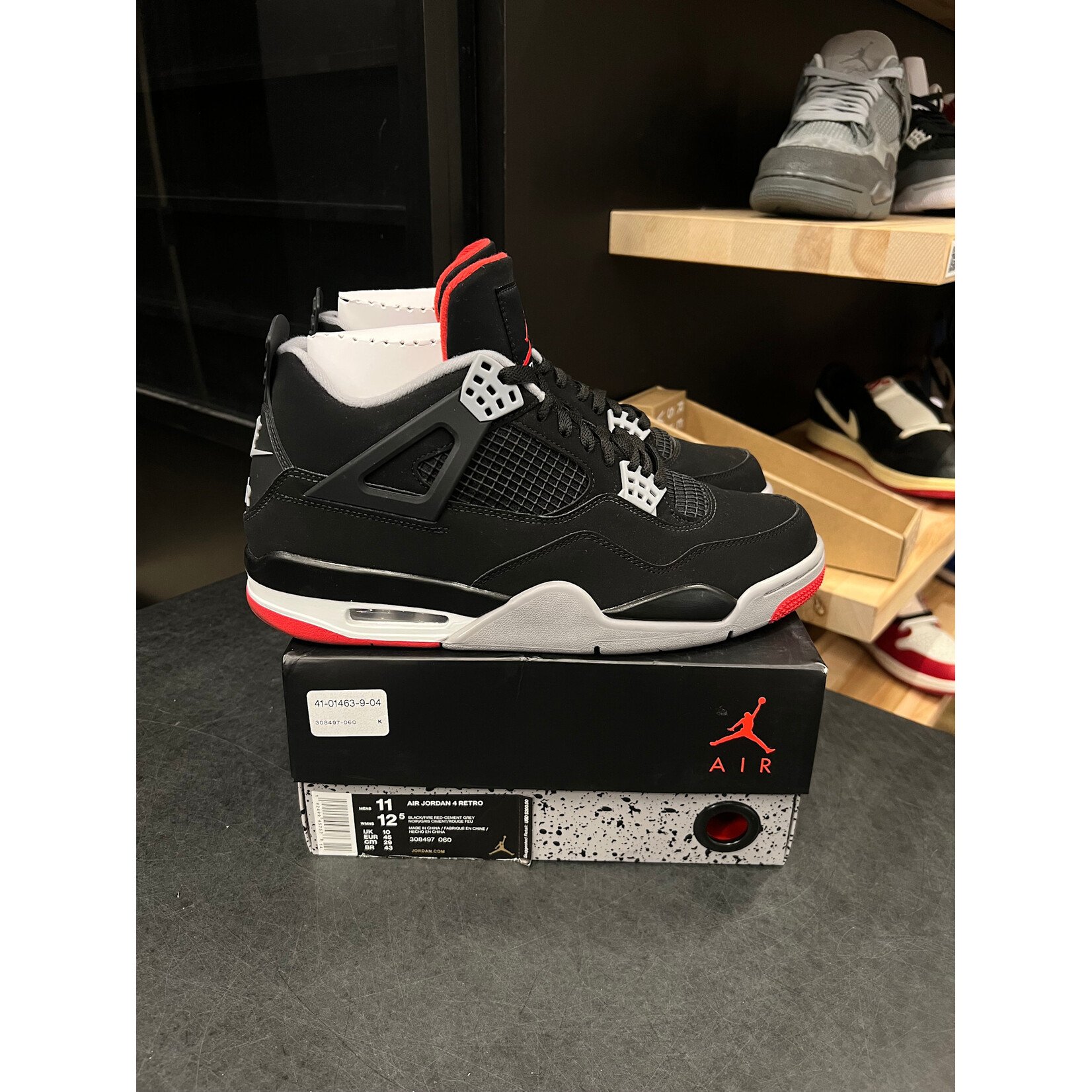 Jordan Jordan 4 Retro Bred (2019) Size 11, PREOWNED