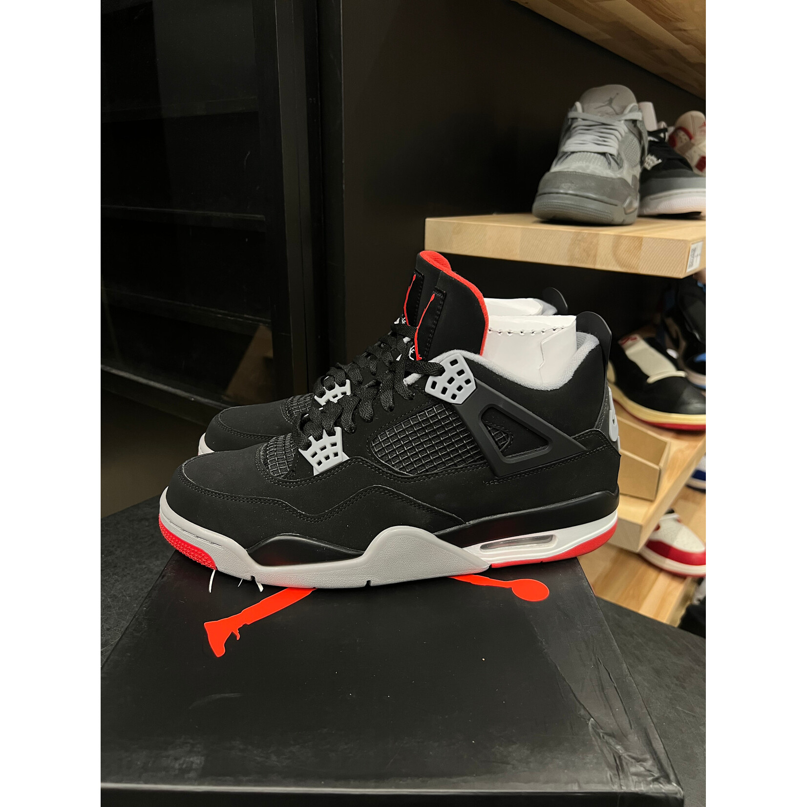 Jordan Jordan 4 Retro Bred (2019) Size 11, PREOWNED