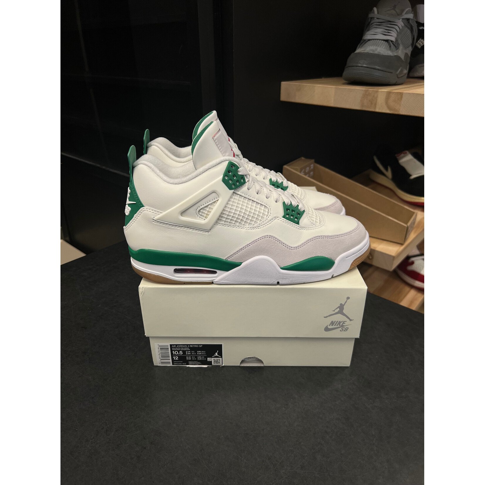 Jordan Jordan 4 Retro SB Pine Green Size 10.5, PREOWNED