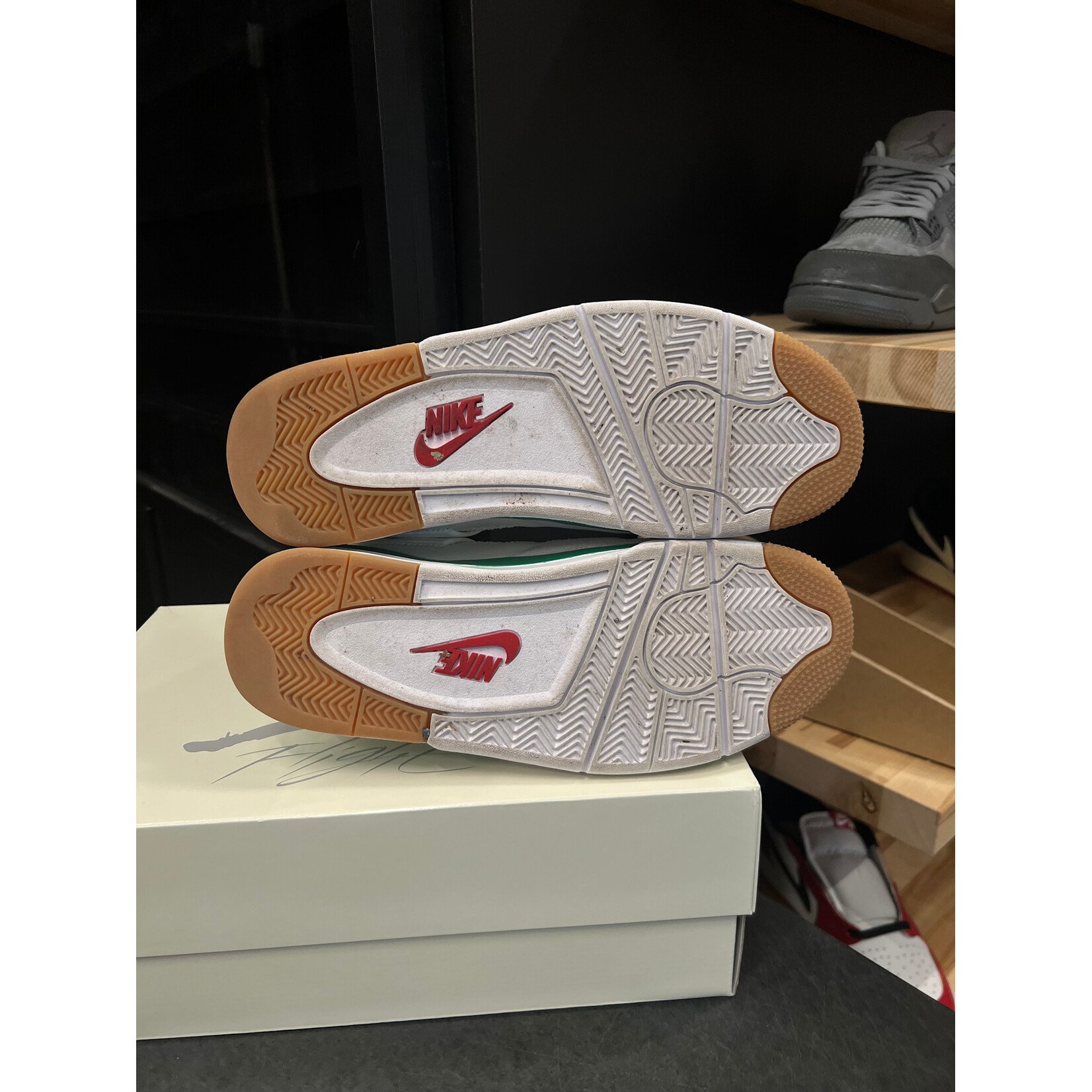 Jordan Jordan 4 Retro SB Pine Green Size 10.5, PREOWNED