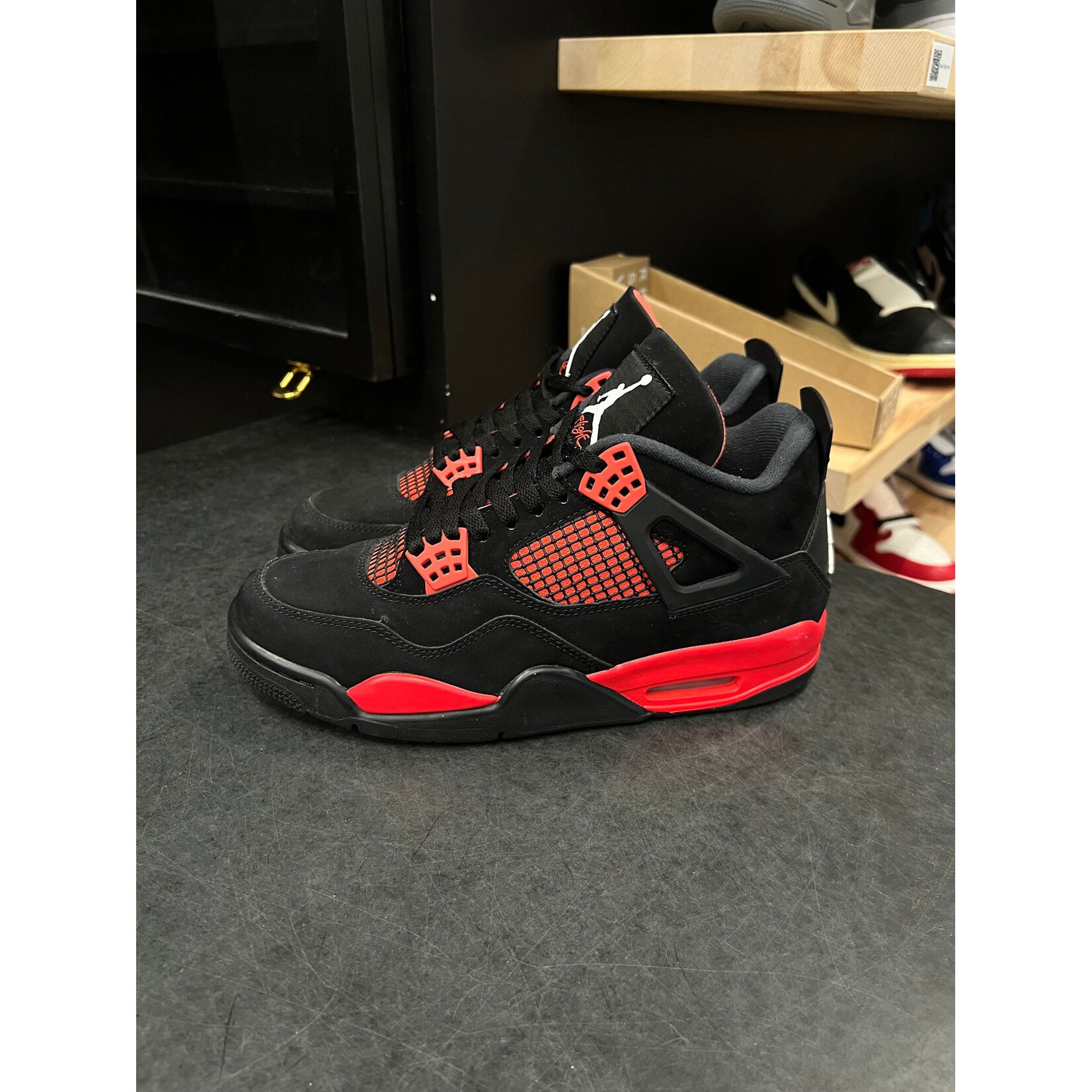 Jordan Jordan 4 Retro Red Thunder Size 9, PREOWNED