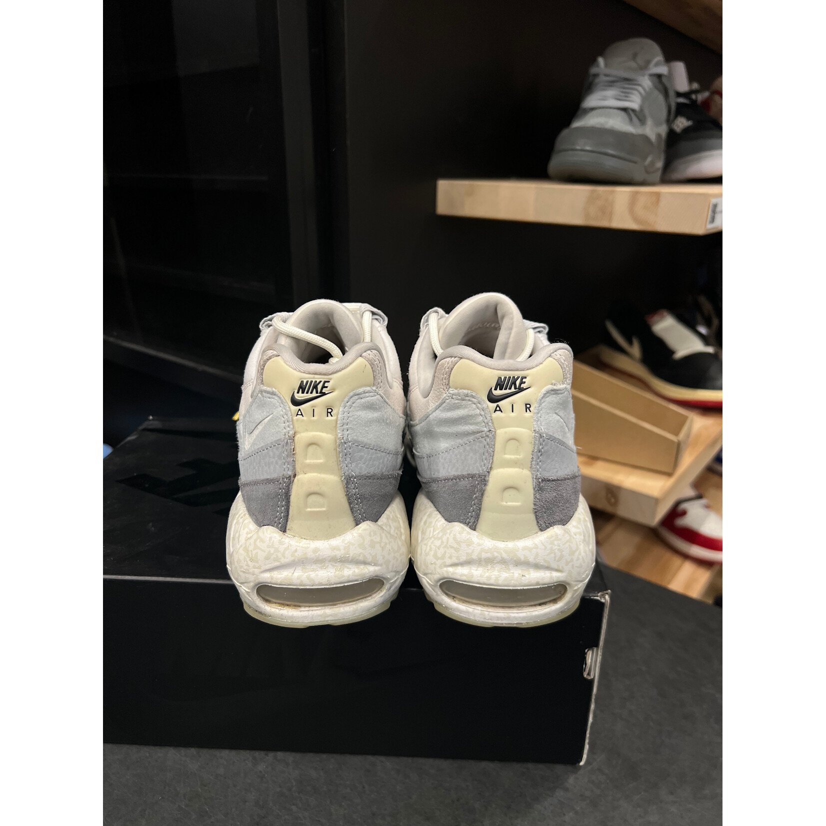 Nike Nike Air Max 95 Light Bone GID Size 11, PREOWNED