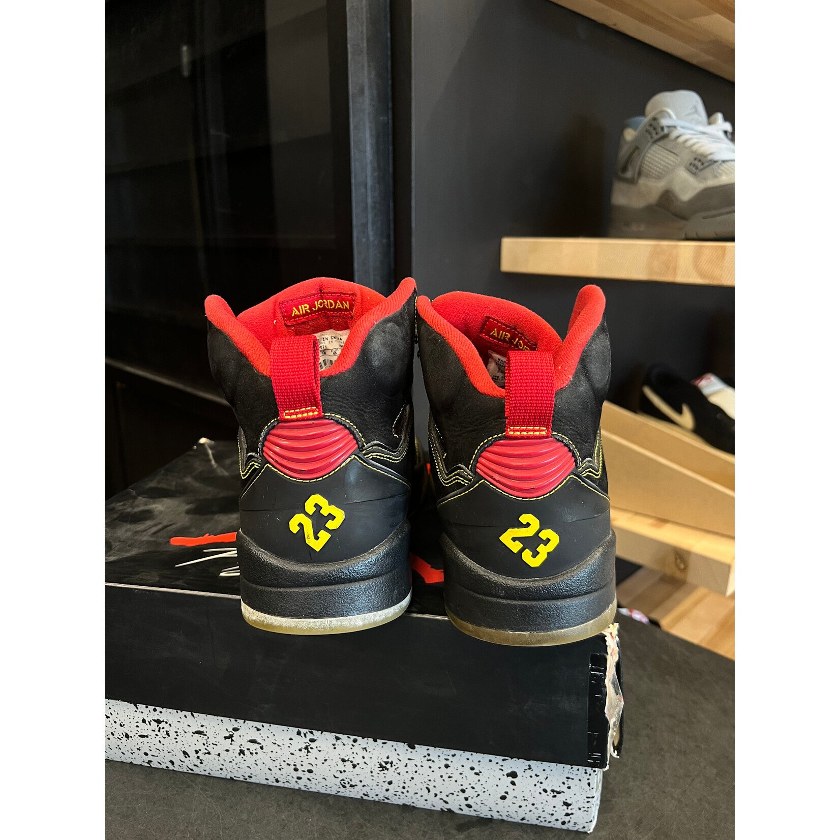 Jordan Jordan Sixty Plus Atlanta Hawks Size 10.5, PREOWNED