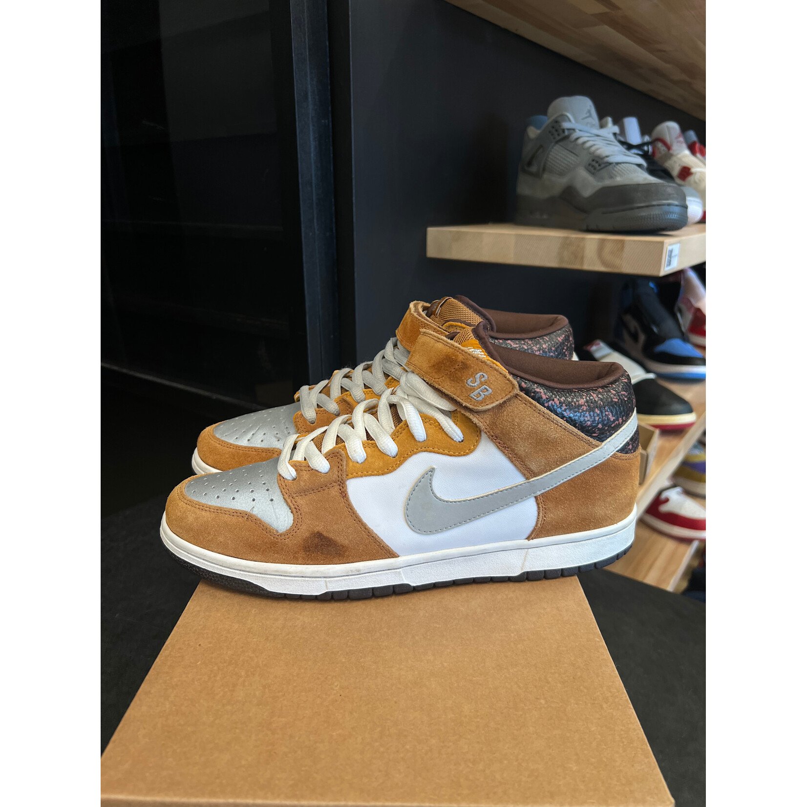 Nike Nike SB Dunk Mid Fender Bass Size 12, PREOWNED