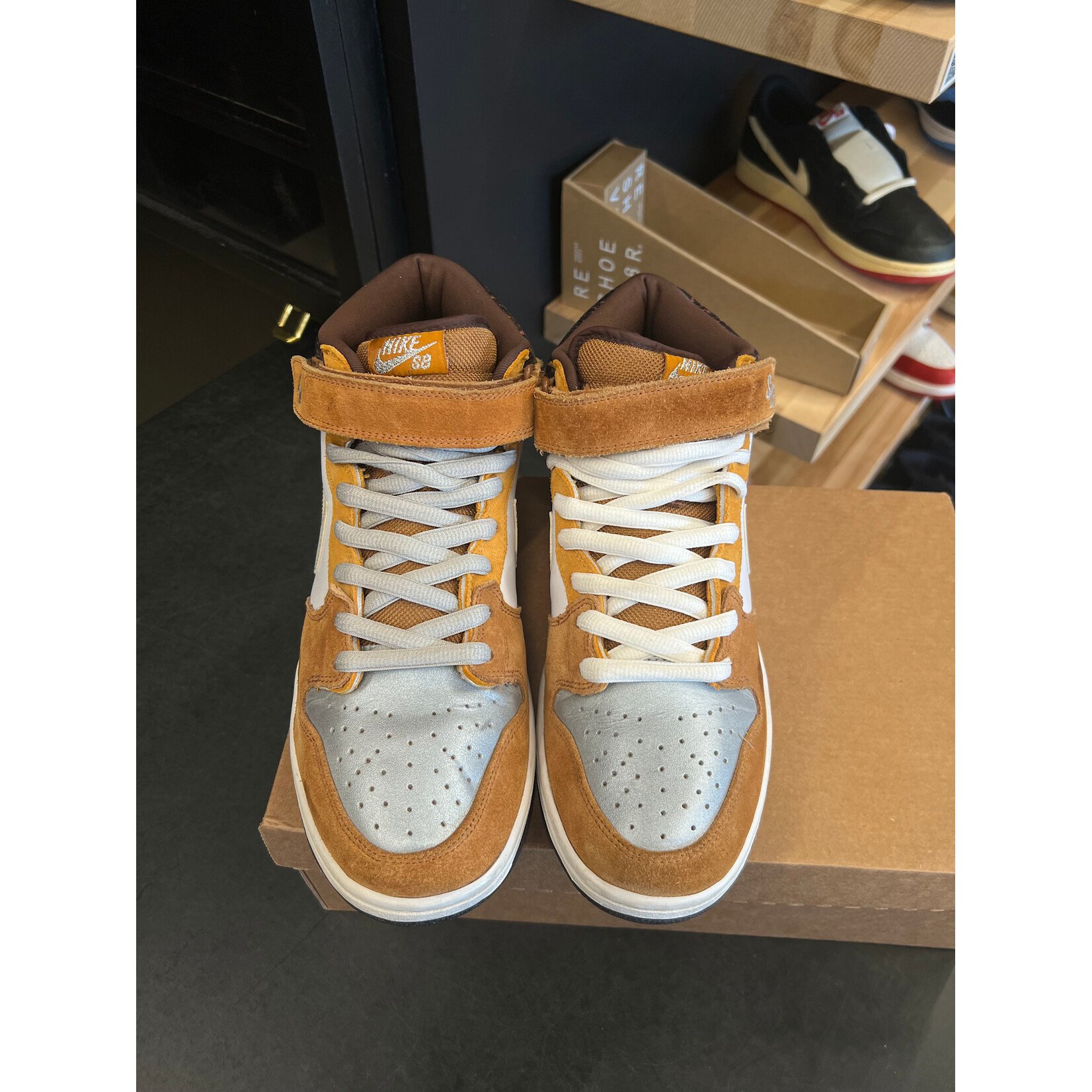 Nike Nike SB Dunk Mid Fender Bass Size 12, PREOWNED